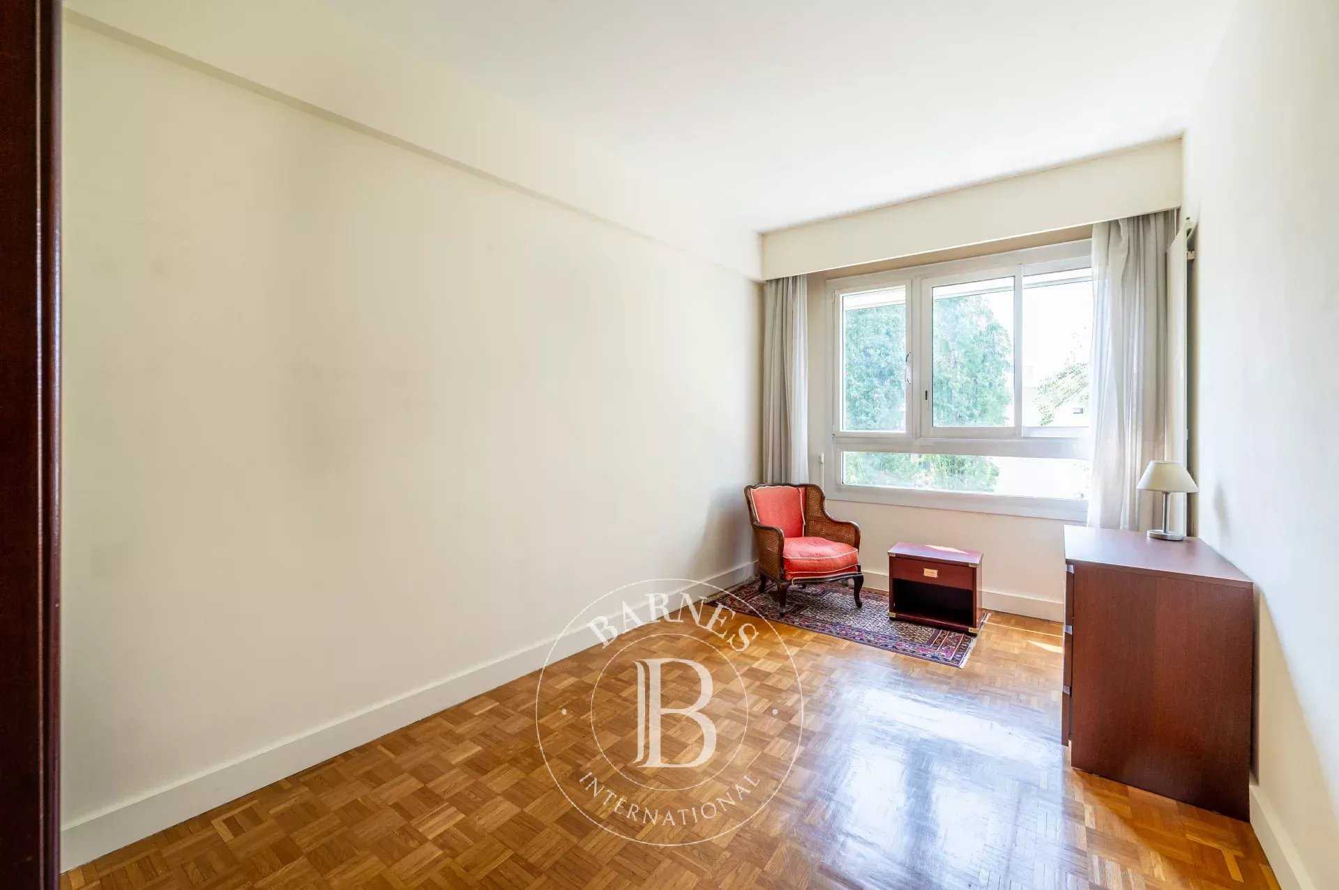 Neuilly-sur-Seine  - Apartment 