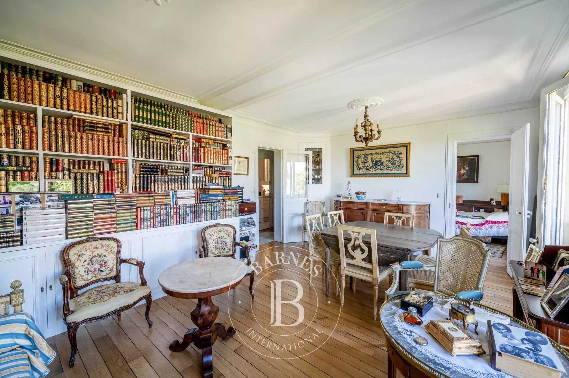 Neuilly-sur-Seine  - Apartment 