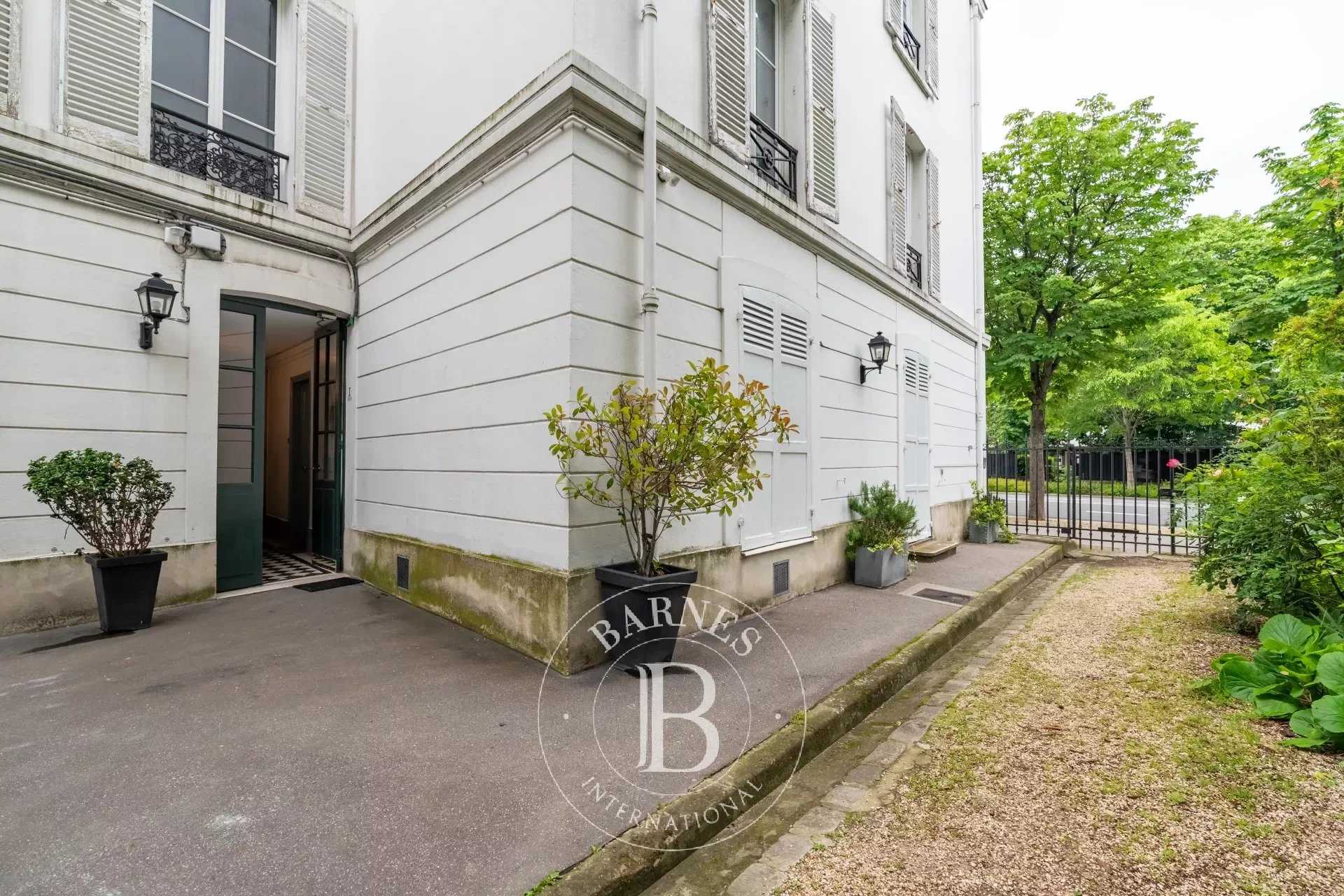 Appartement Neuilly-sur-Seine  -  ref 84885954 (picture 2)