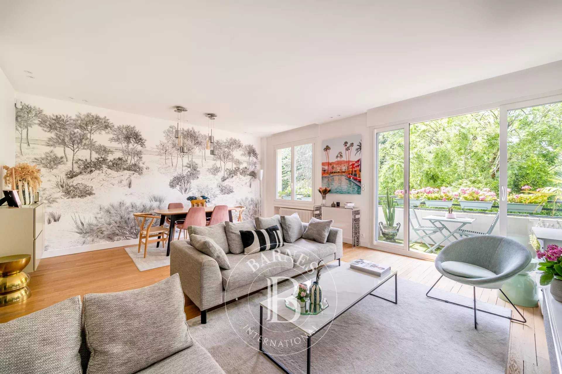 Appartement Neuilly-sur-Seine  -  ref 85995907 (picture 2)