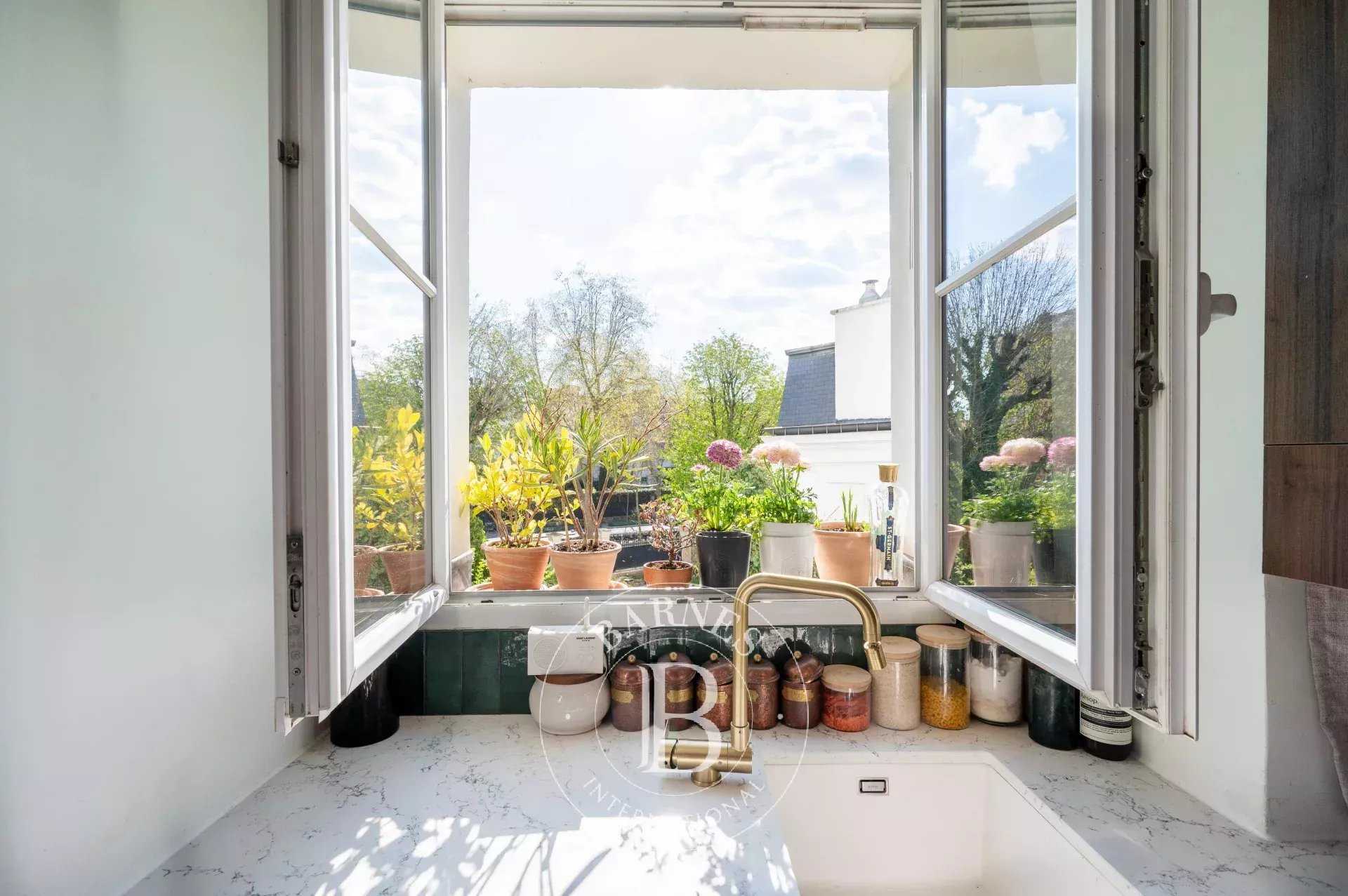 Appartement Neuilly-sur-Seine  -  ref 85779029 (picture 2)