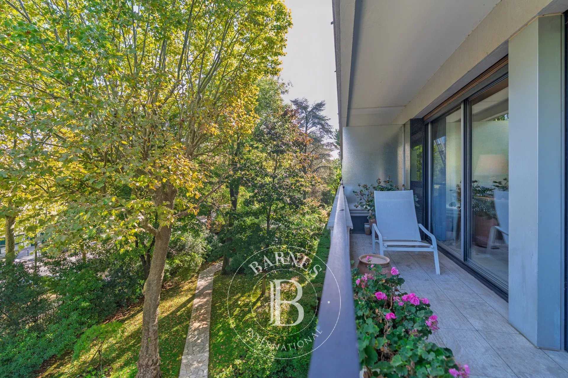 Apartment Neuilly-sur-Seine  -  ref 86355107 (picture 1)