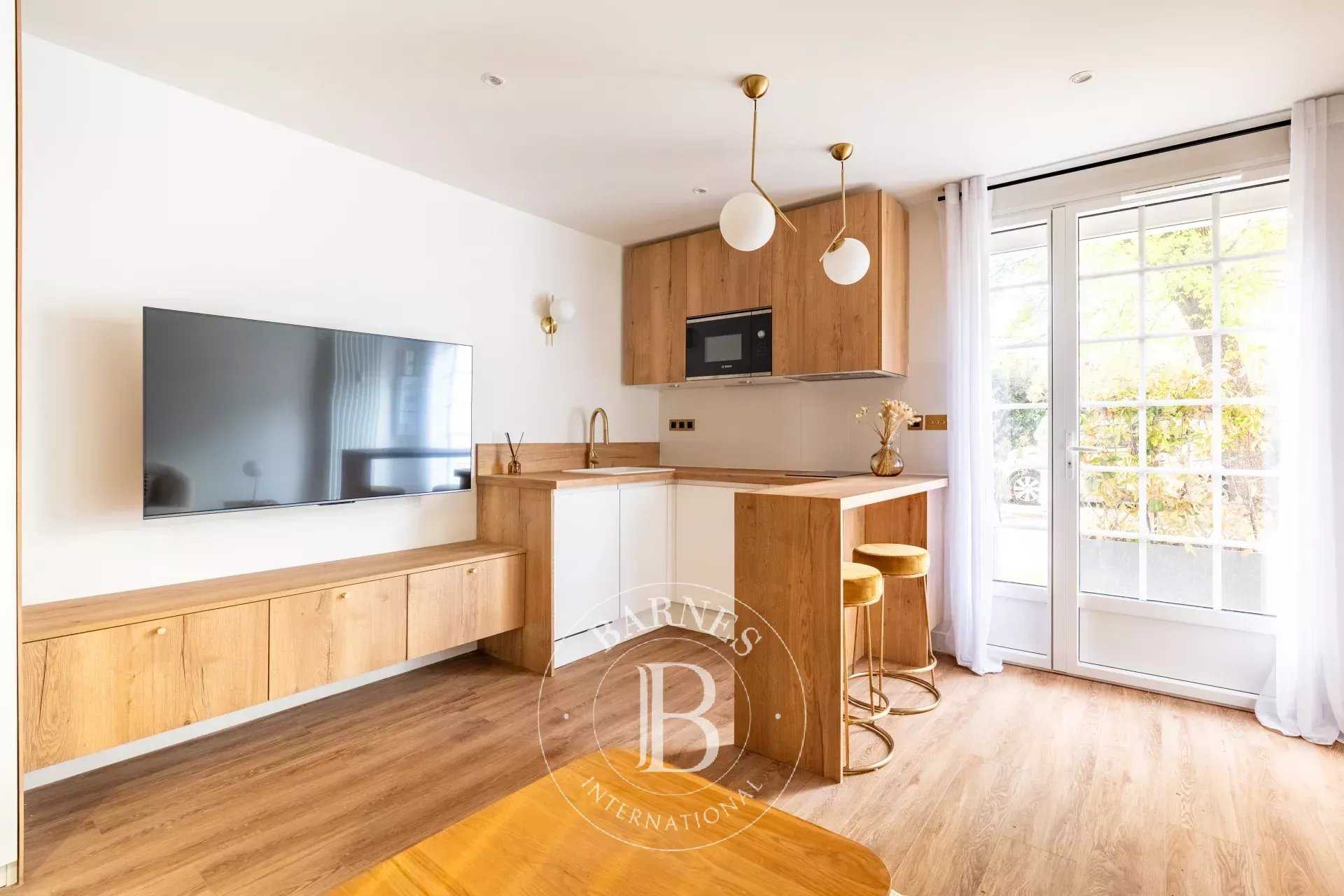 Appartement Neuilly-sur-Seine  -  ref 85779880 (picture 1)