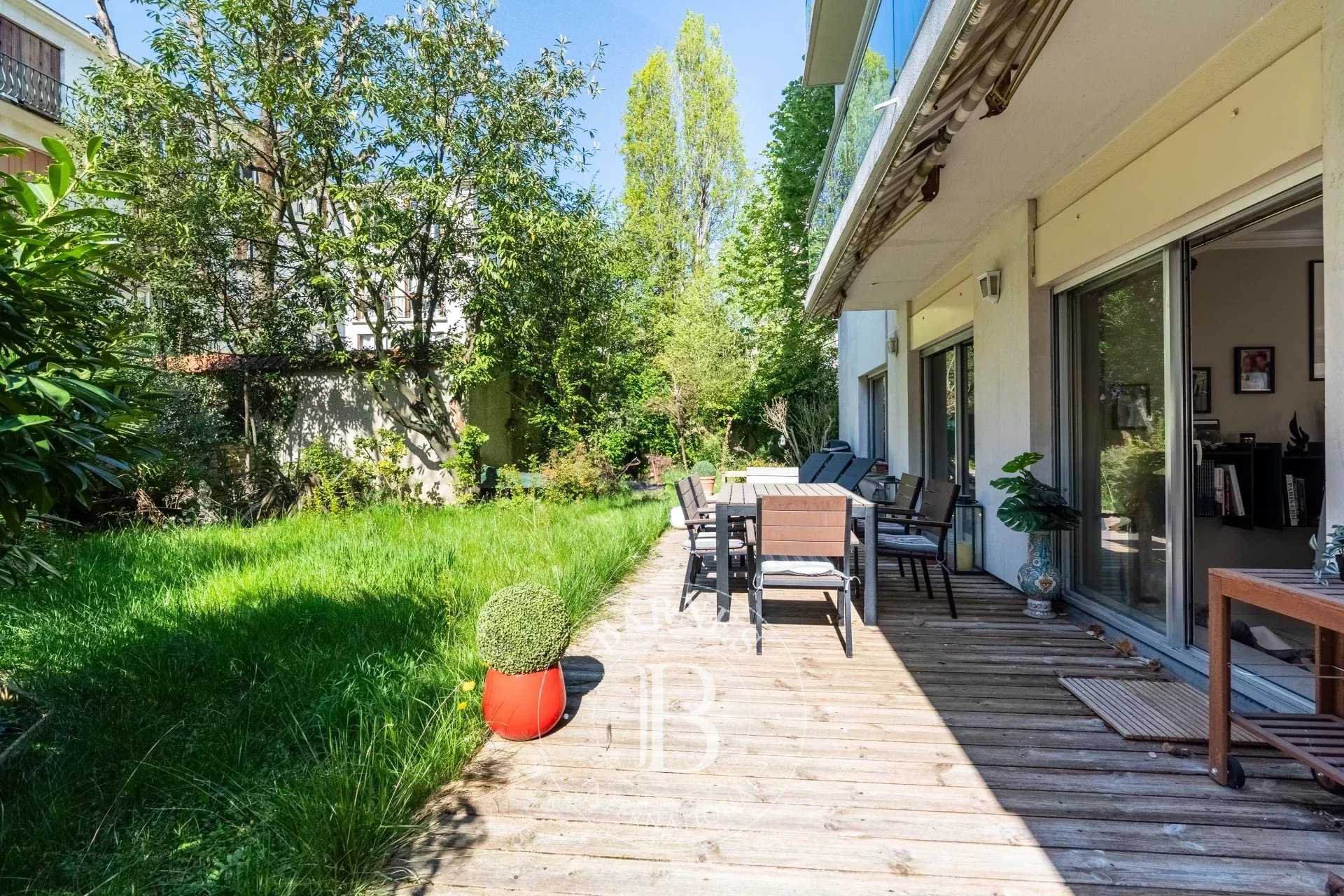 Apartment Neuilly-sur-Seine  -  ref 85797231 (picture 1)