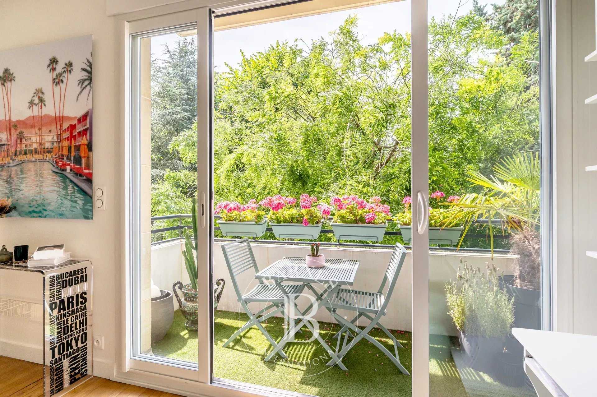 Appartement Neuilly-sur-Seine  -  ref 85995907 (picture 1)