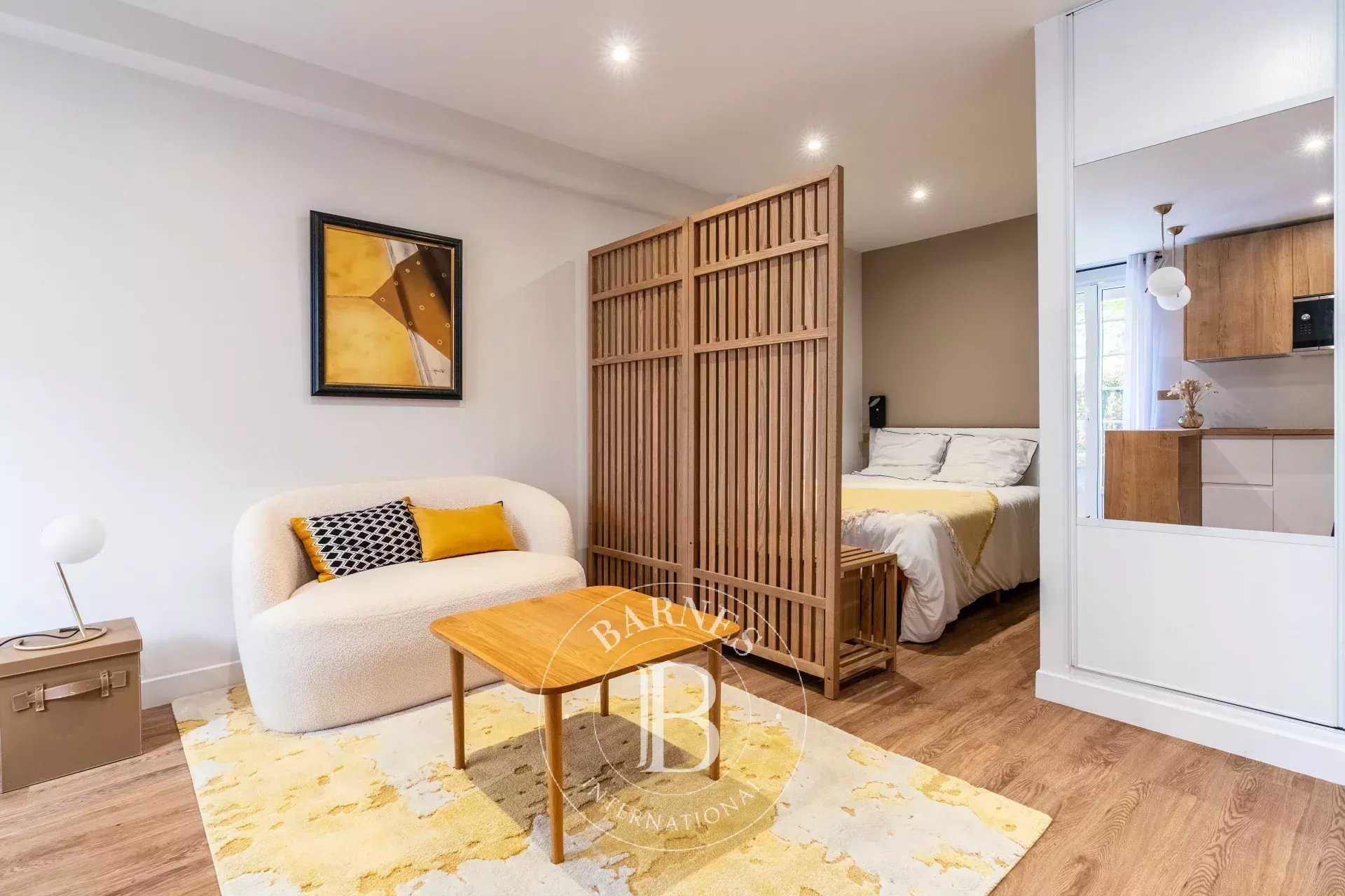 Appartement Neuilly-sur-Seine  -  ref 85779880 (picture 2)