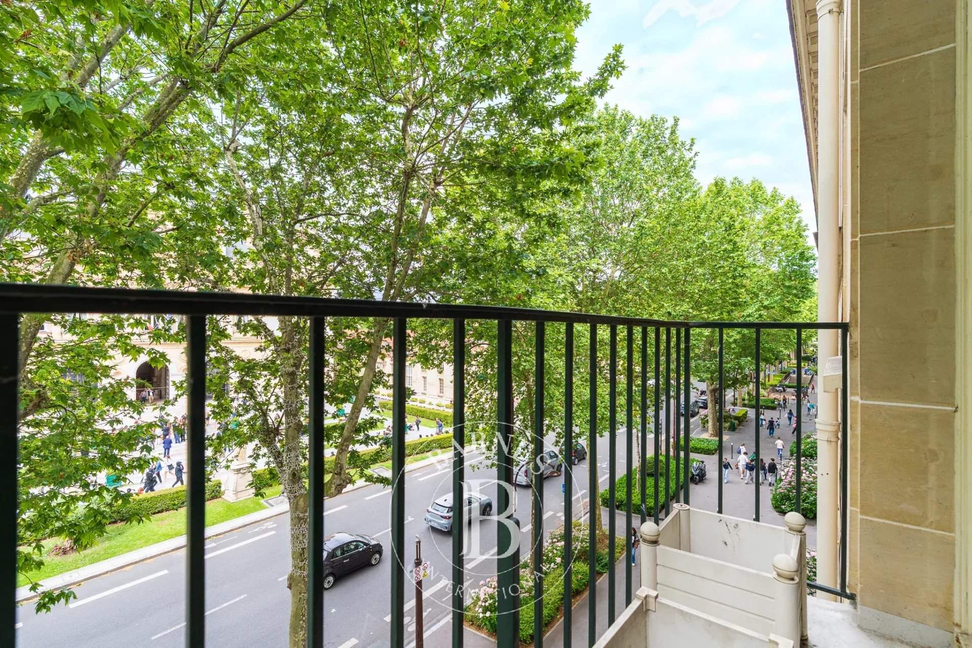 Neuilly-sur-Seine  - Appartement 3 Pi&egrave;ces 2 Chambres - picture 1