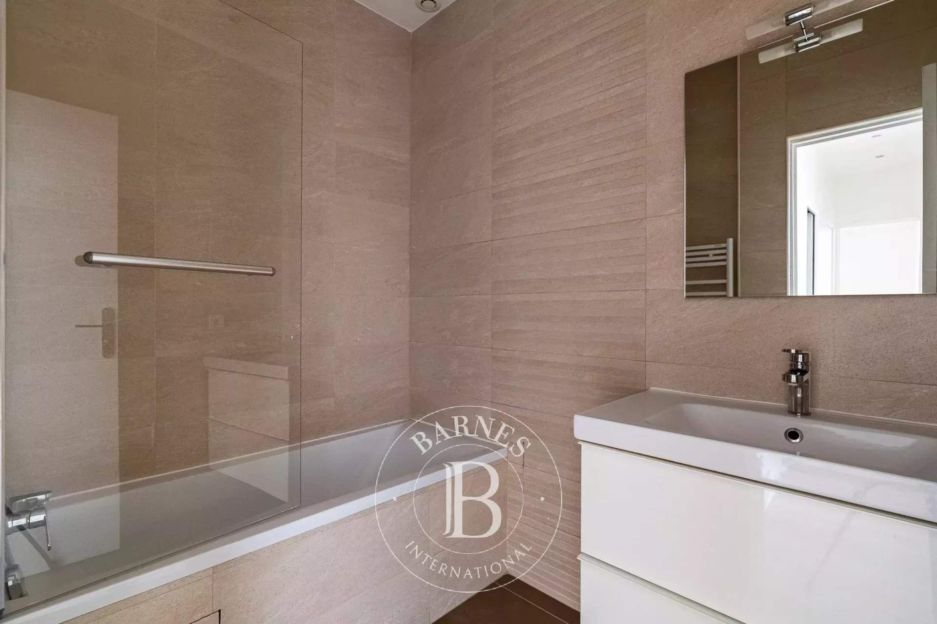 Neuilly-sur-Seine  - Appartement 3 Pièces 2 Chambres - picture 12