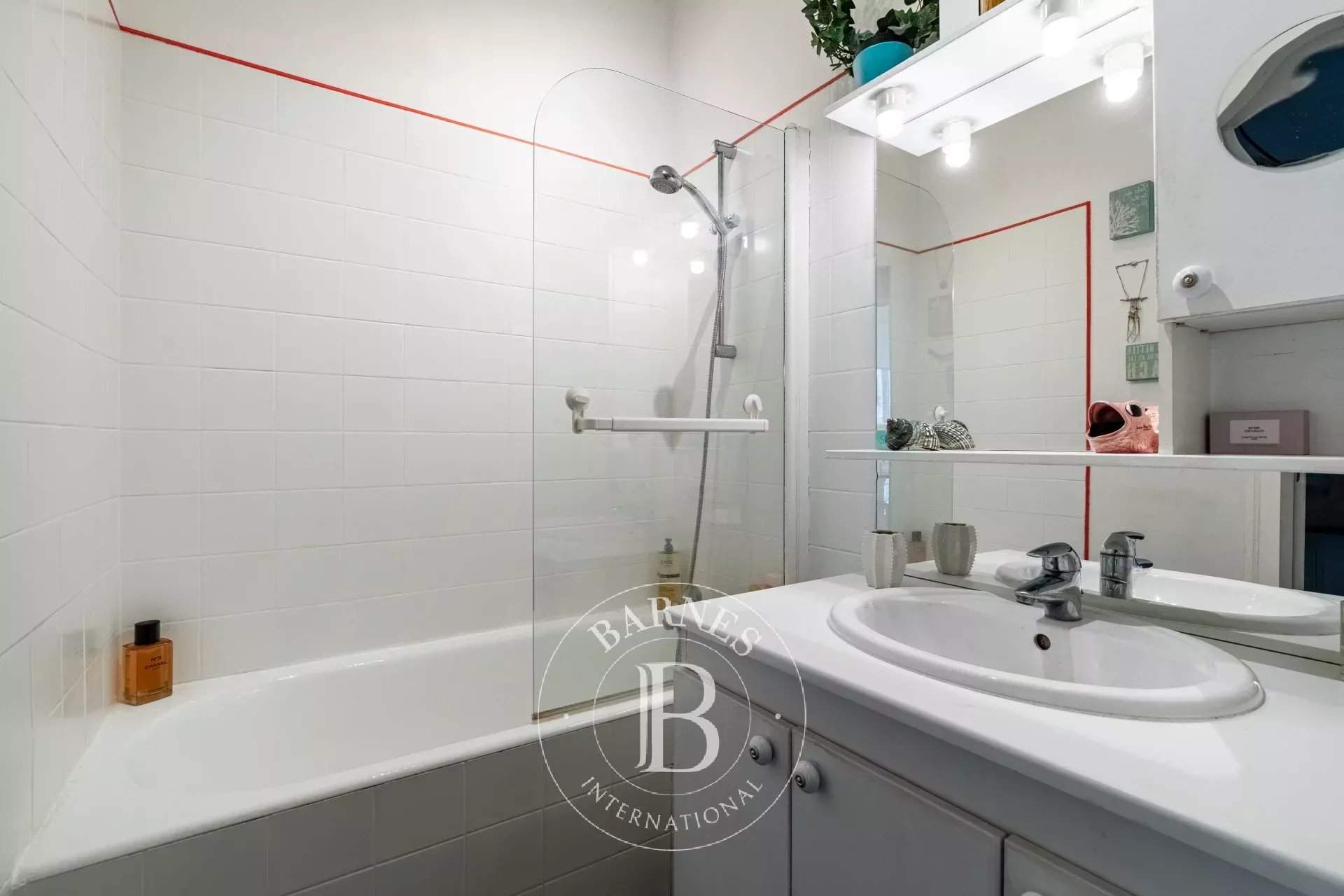 Neuilly-sur-Seine  - Appartement 3 Pièces, 1 Chambre - picture 8