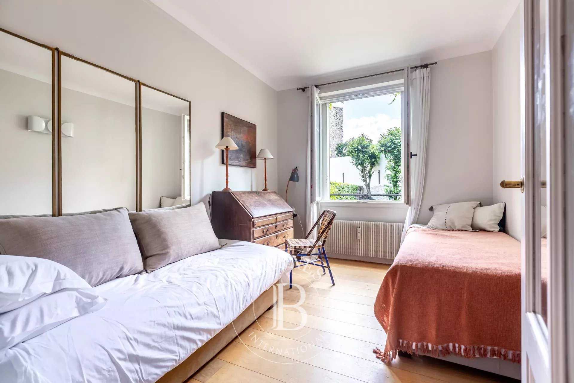 Paris  - Appartement 4 Pièces 2 Chambres