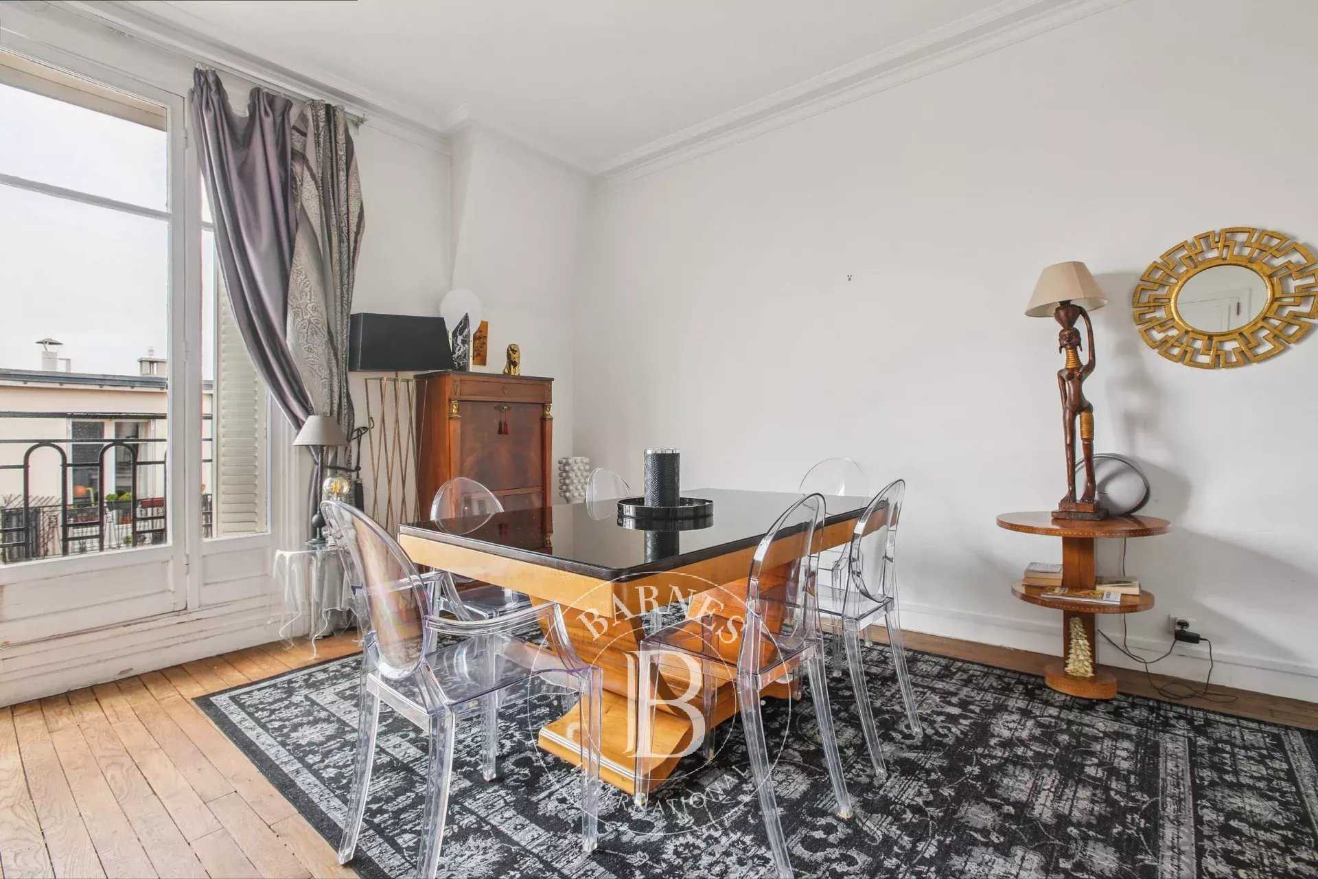 Paris  - Appartement 2 Pièces, 1 Chambre