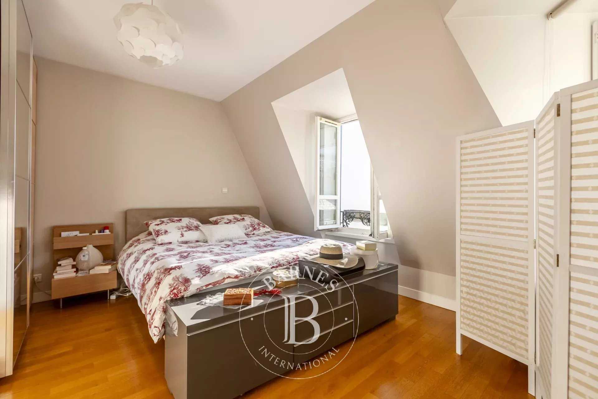 Paris  - Appartement 3 Pièces 2 Chambres