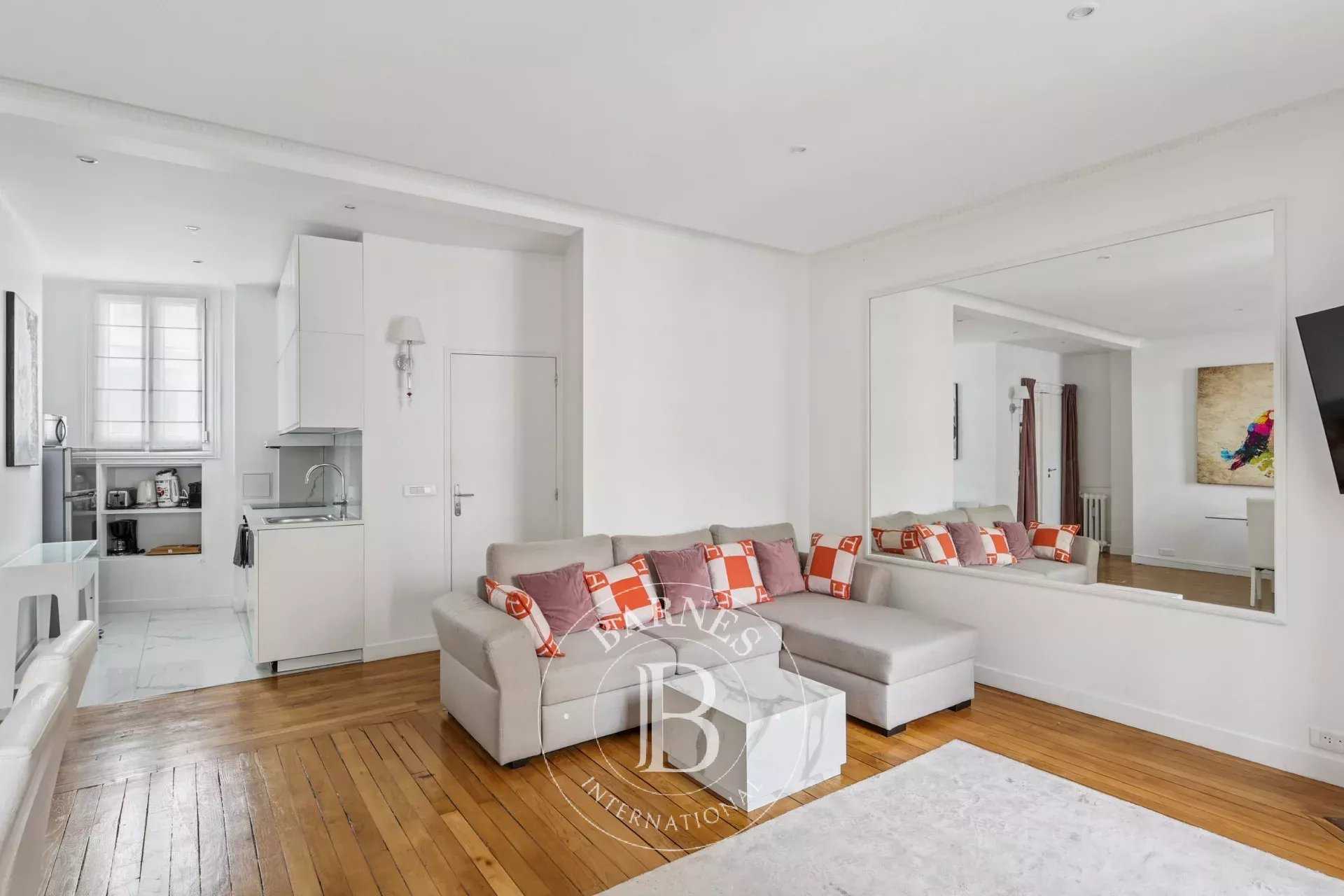 Paris  - Appartement 2 Pièces, 1 Chambre