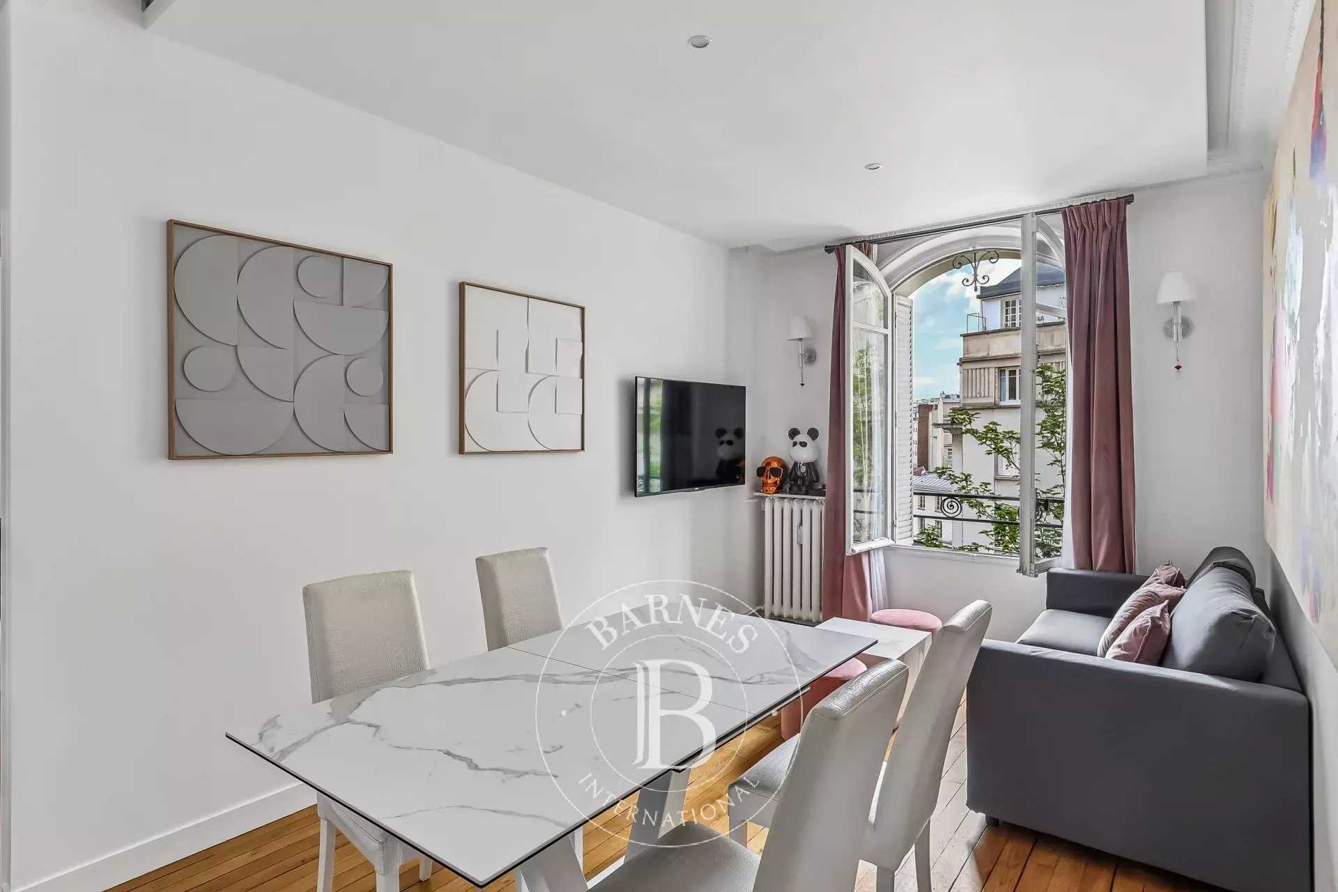 Paris  - Appartement 3 Pi&egrave;ces 2 Chambres