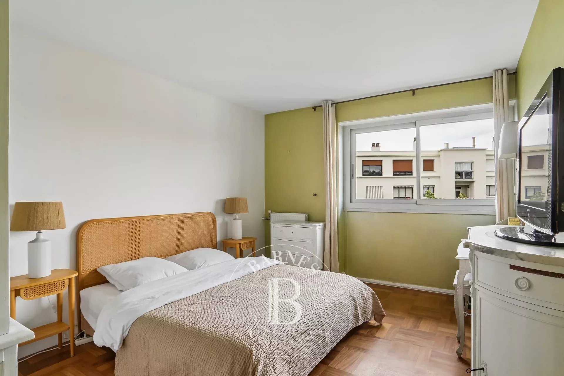 Paris  - Appartement 4 Pi&egrave;ces 2 Chambres