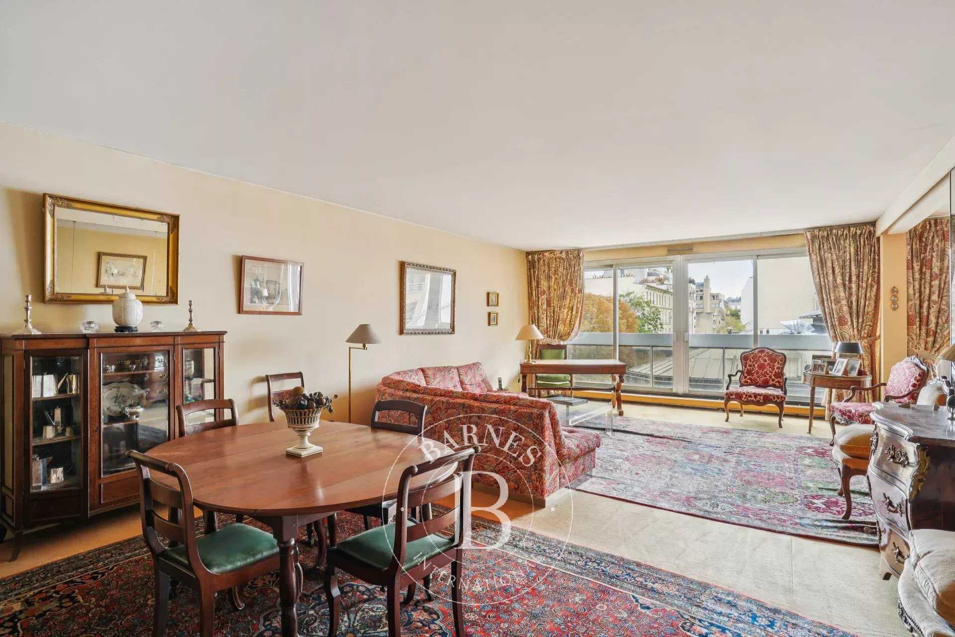 Paris  - Appartement 3 Pi&egrave;ces 2 Chambres