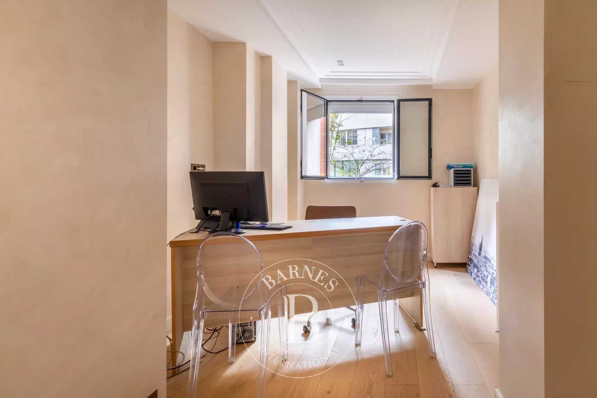 Paris  - Appartement 3 Pièces 2 Chambres