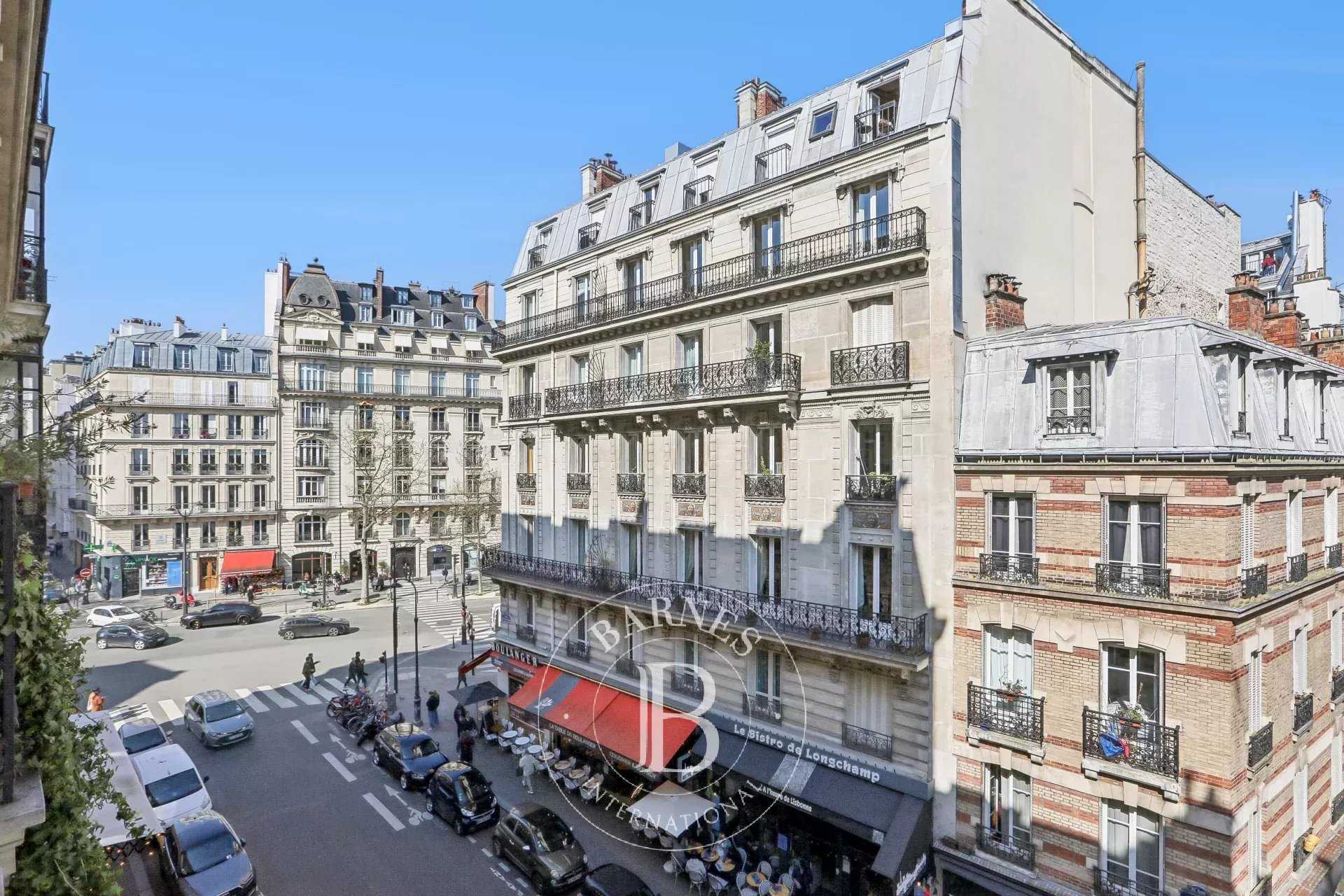 Paris  - Appartement 3 Pi&egrave;ces 2 Chambres