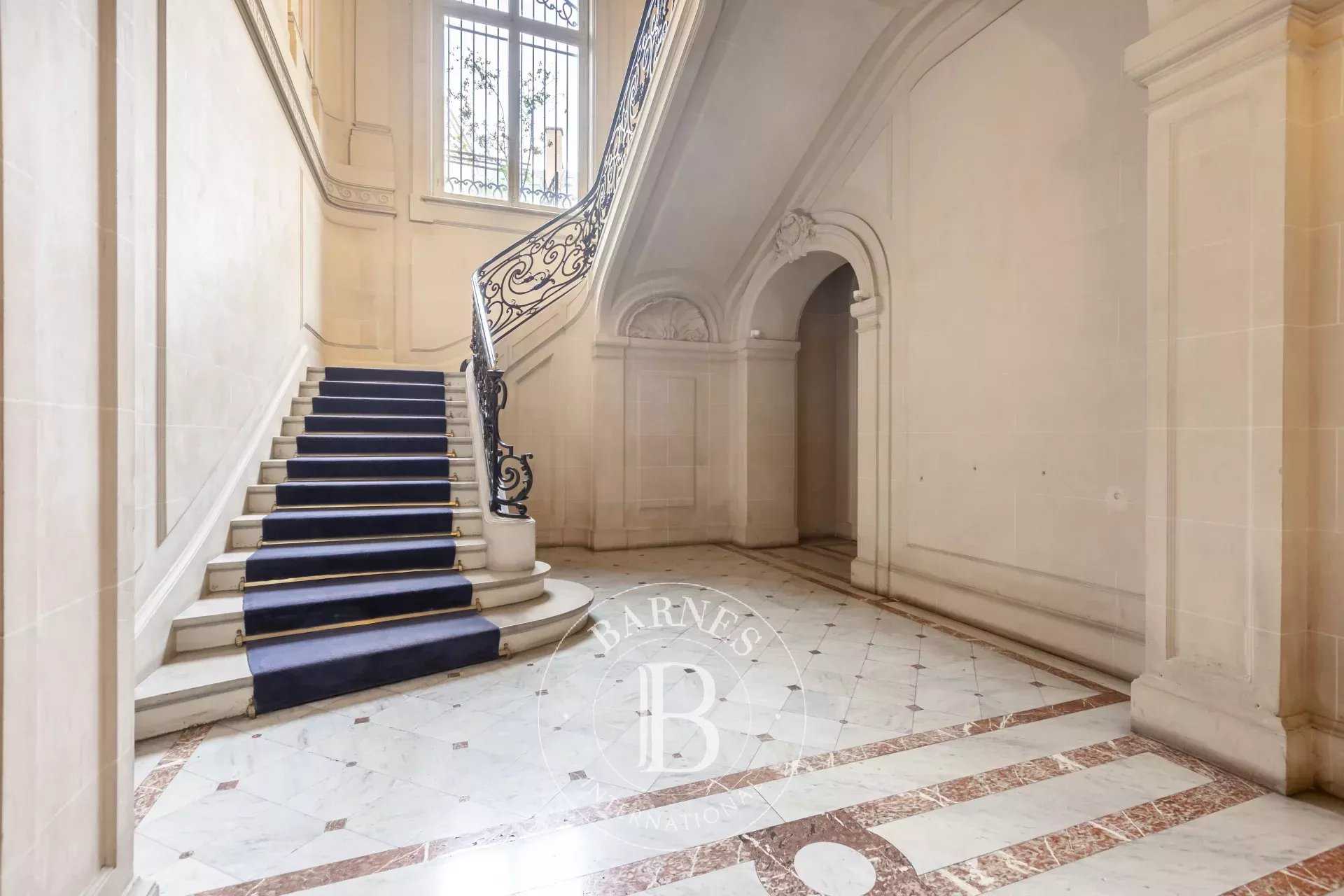 Paris  - Appartement 2 Pièces, 1 Chambre