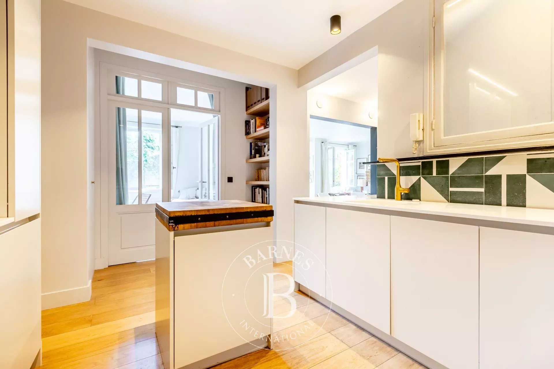 Paris  - Appartement 4 Pièces 2 Chambres