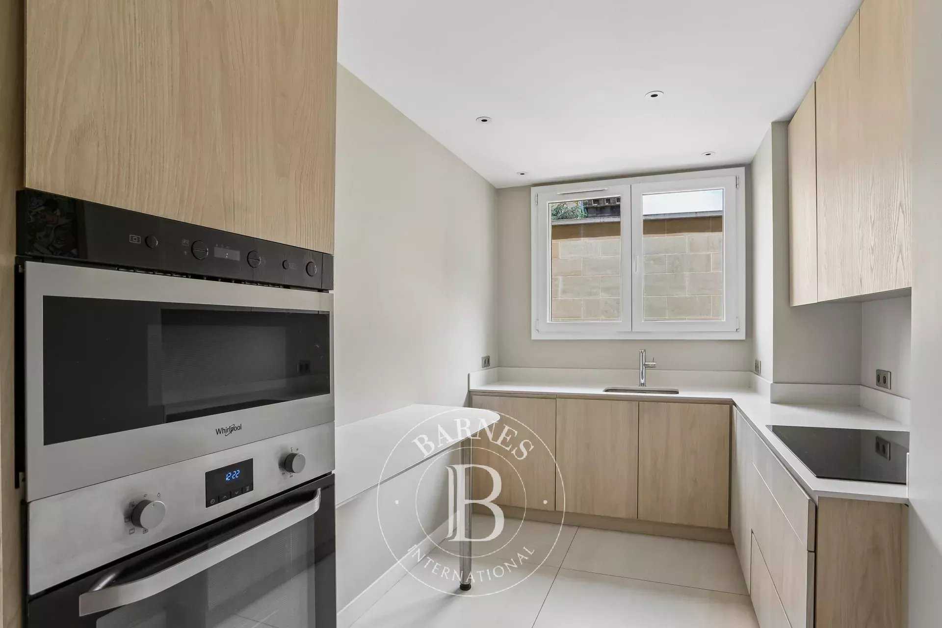Paris  - Appartement 3 Pi&egrave;ces 2 Chambres