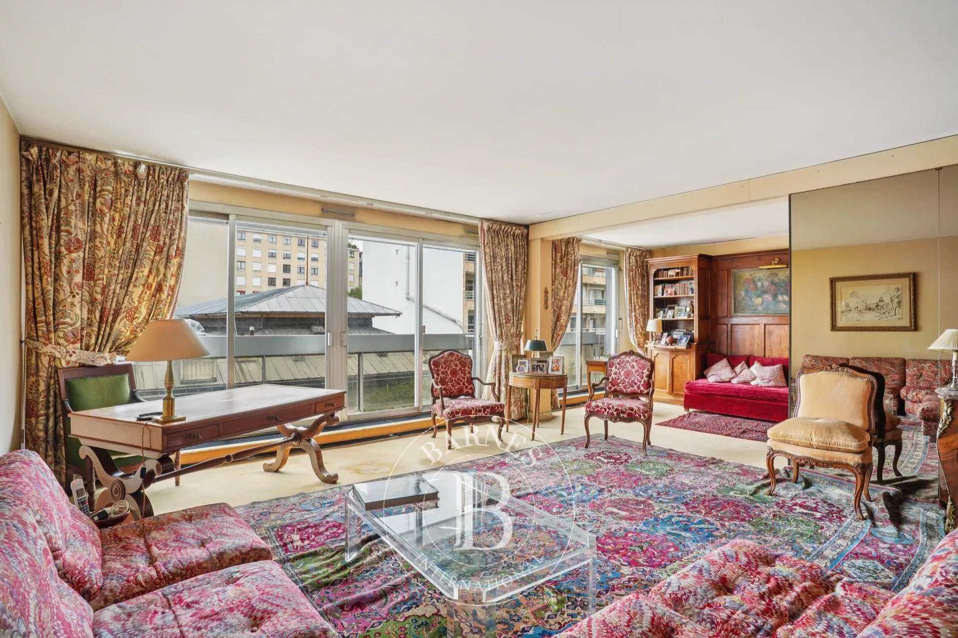 Paris  - Appartement 3 Pi&egrave;ces 2 Chambres