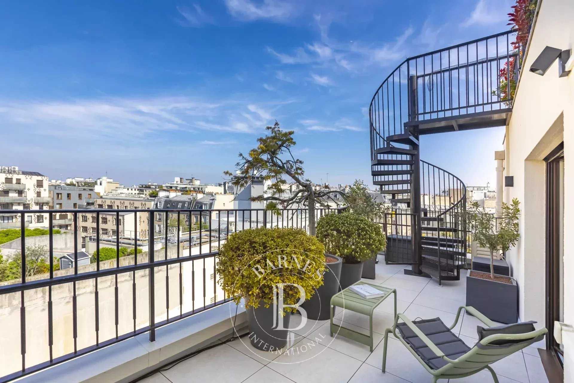 Paris  - Appartement 4 Pièces 2 Chambres