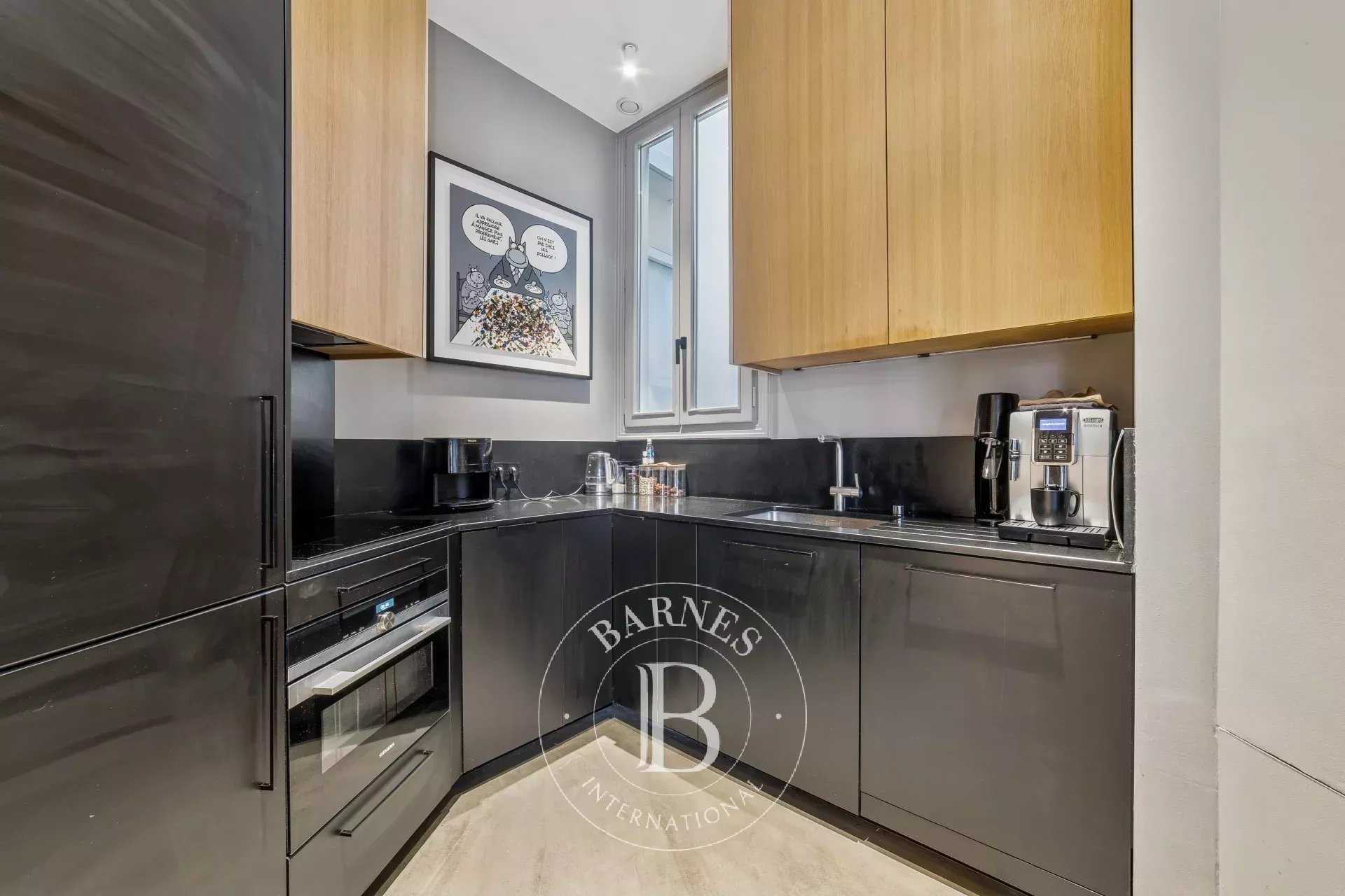 Paris  - Appartement 3 Pi&egrave;ces 2 Chambres