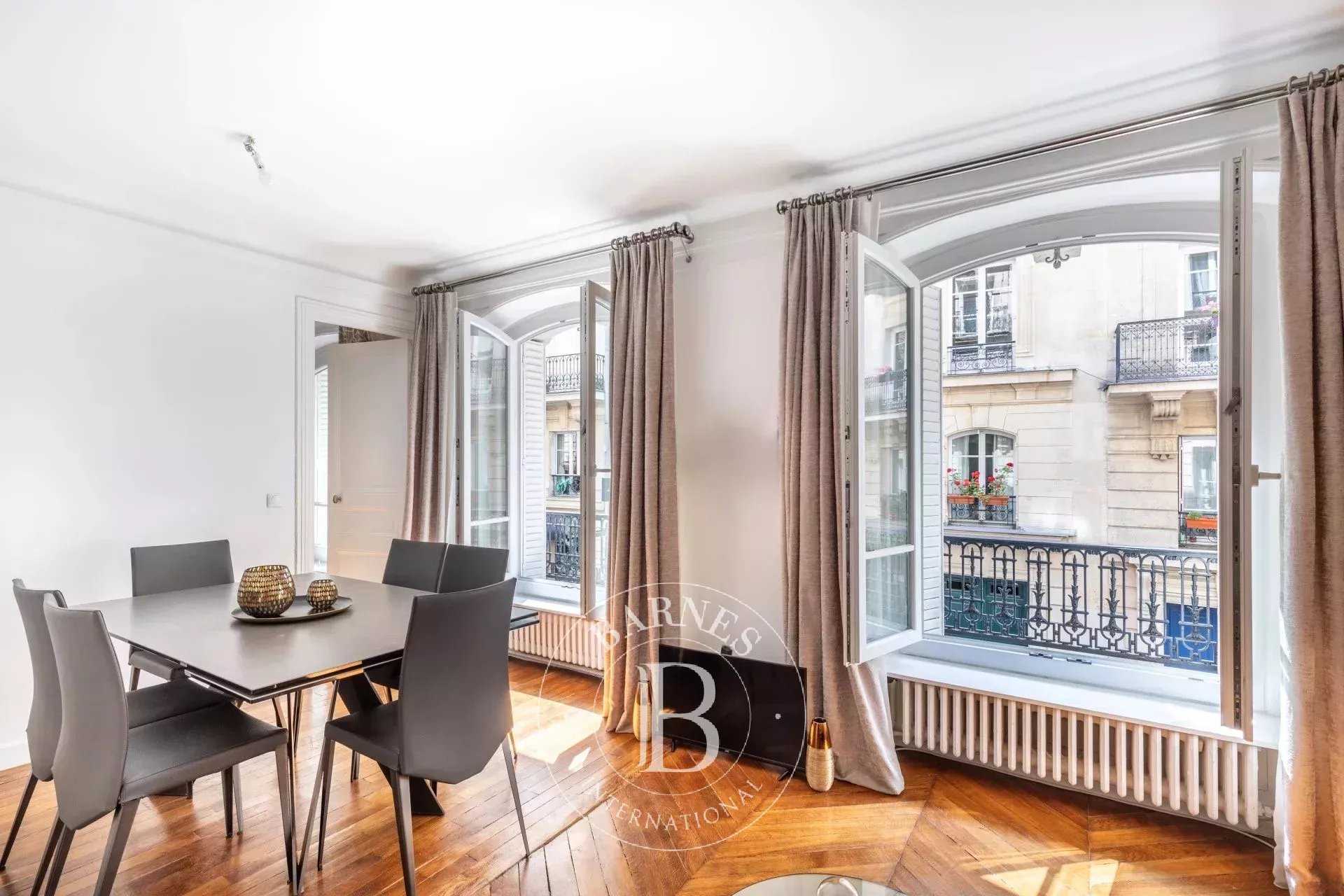 Paris  - Appartement 3 Pièces 2 Chambres