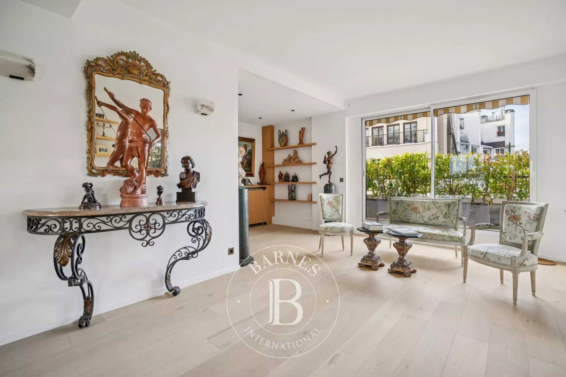 Paris  - Appartement 3 Pi&egrave;ces 2 Chambres