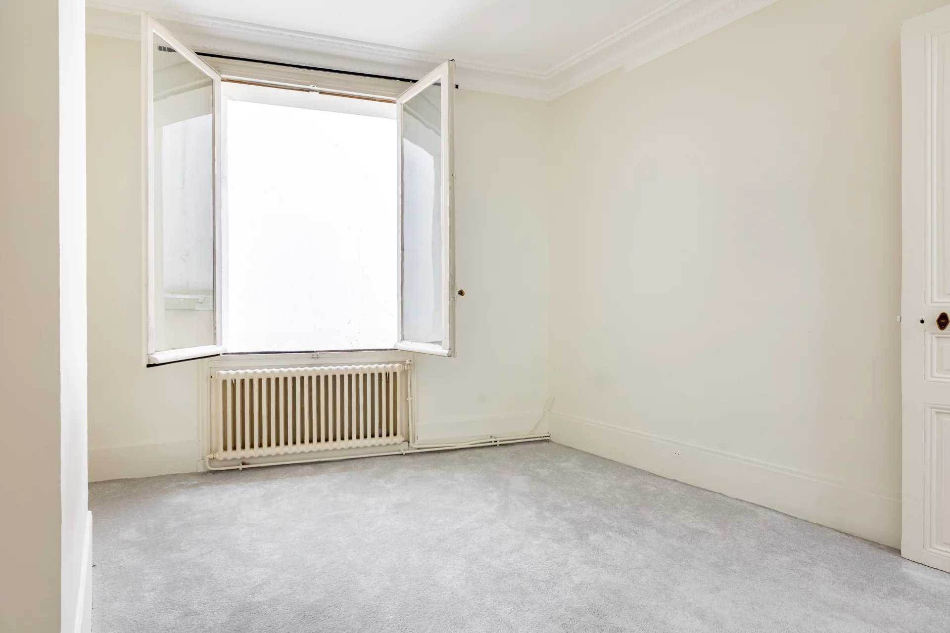 Paris  - Appartement 2 Pièces, 1 Chambre