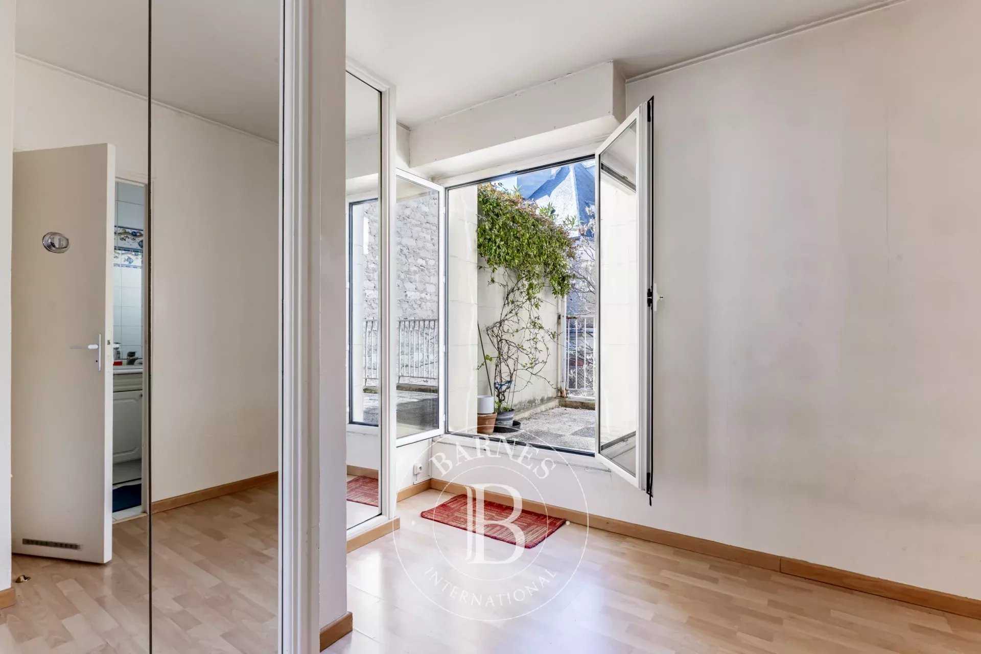 Paris  - Appartement 2 Pièces, 1 Chambre