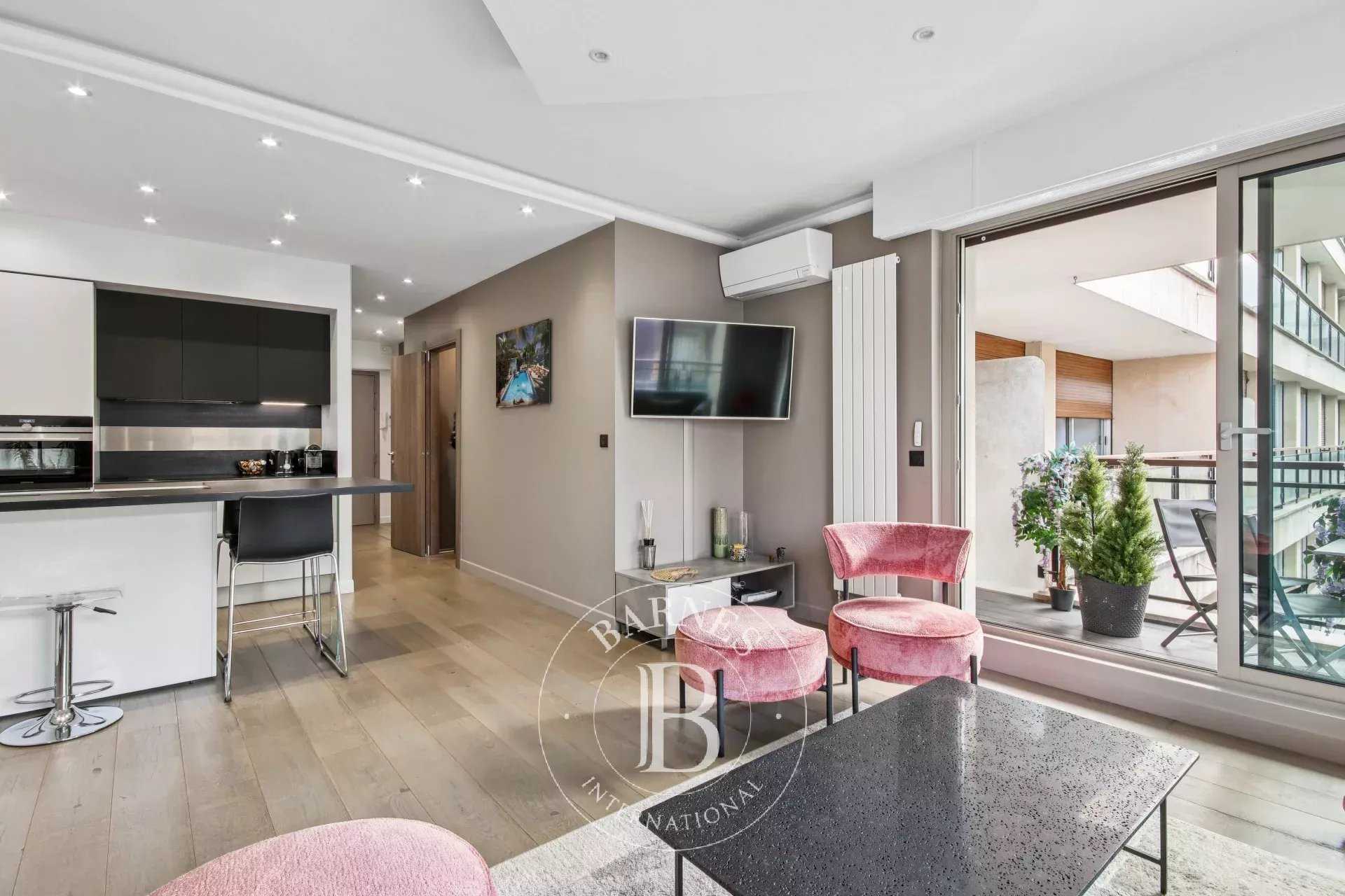 Paris  - Appartement 2 Pièces, 1 Chambre