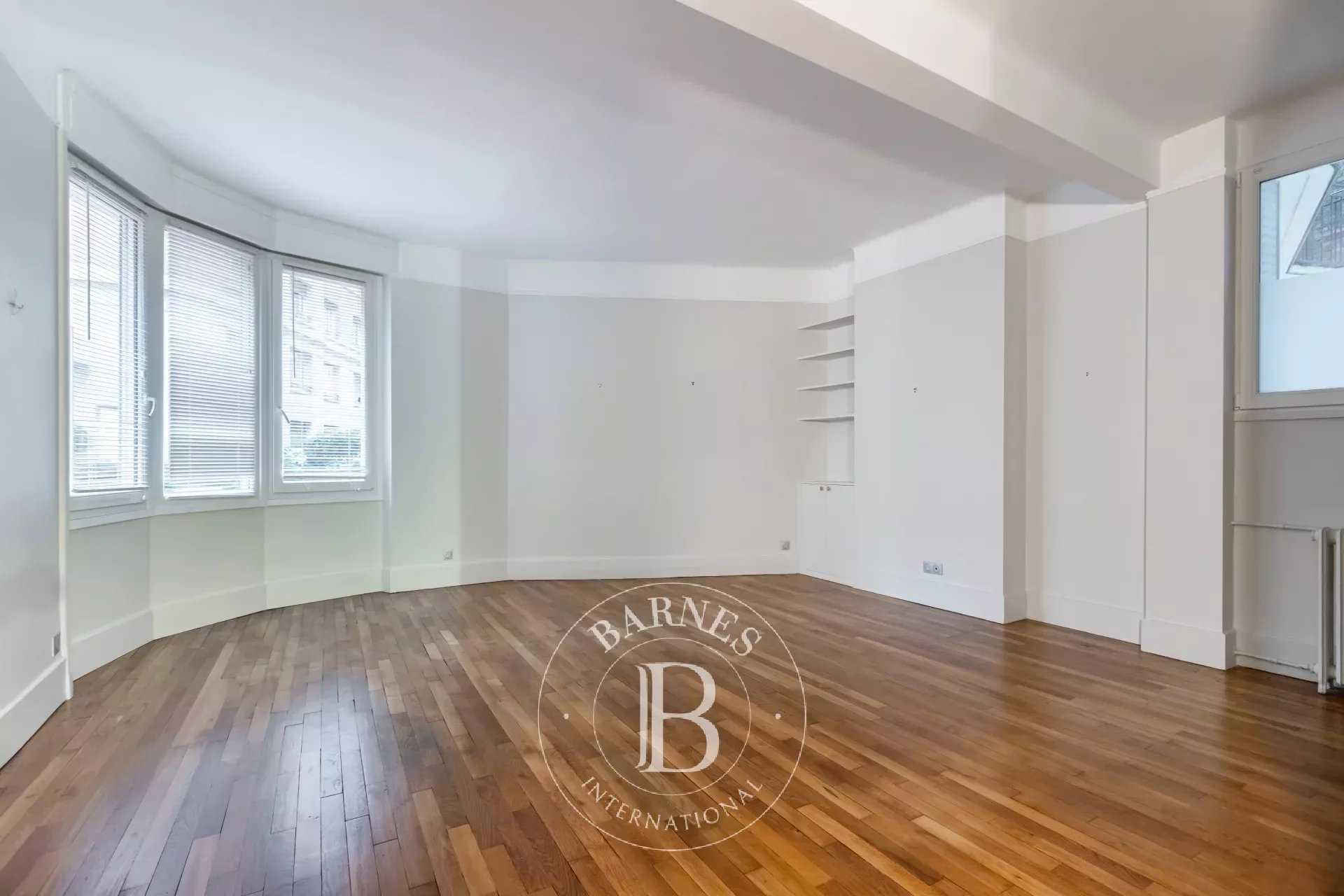 Appartement Paris 75016  -  ref 83612449 (picture 1)