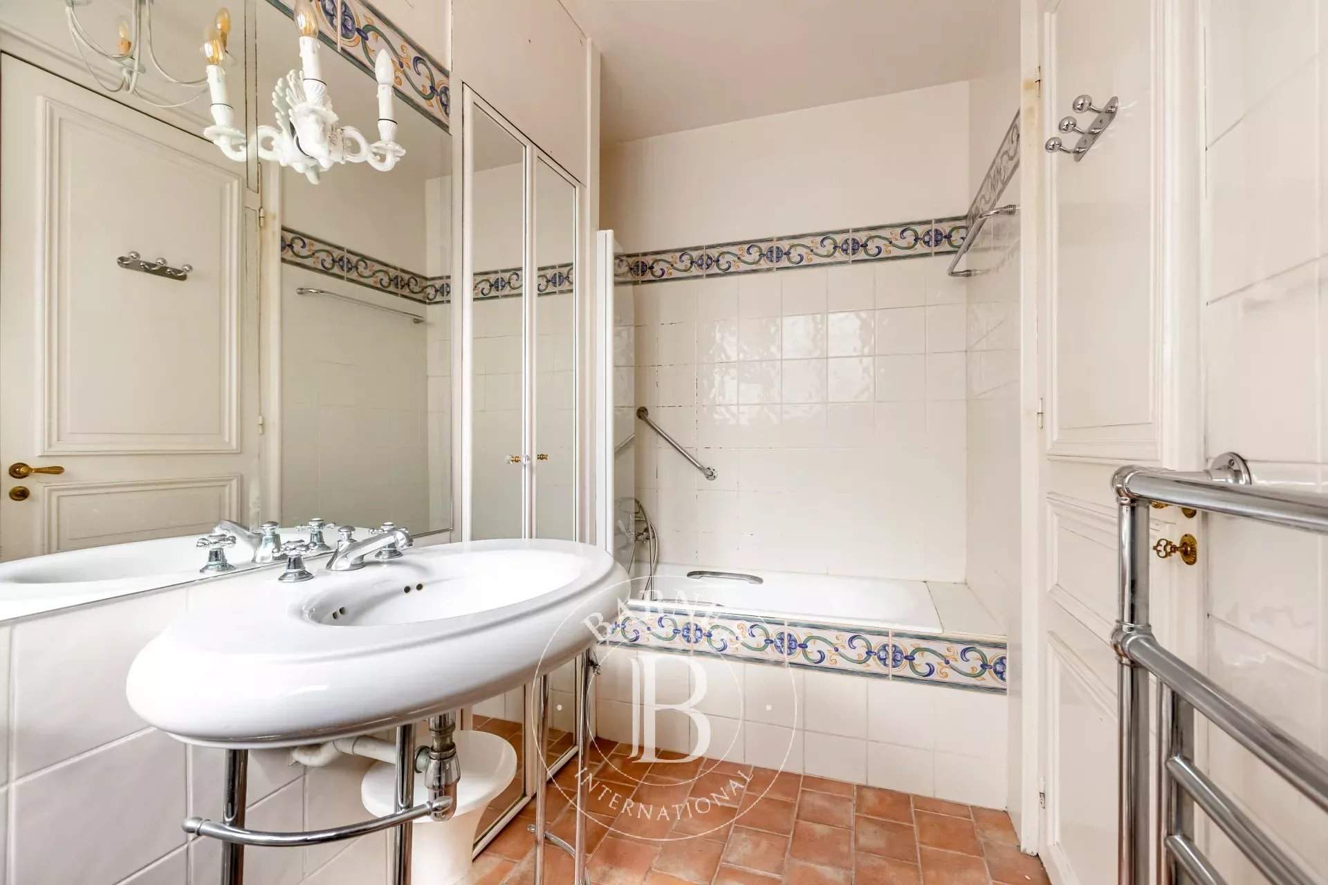 Paris  - Appartement 5 Pi&egrave;ces 2 Chambres - picture 11