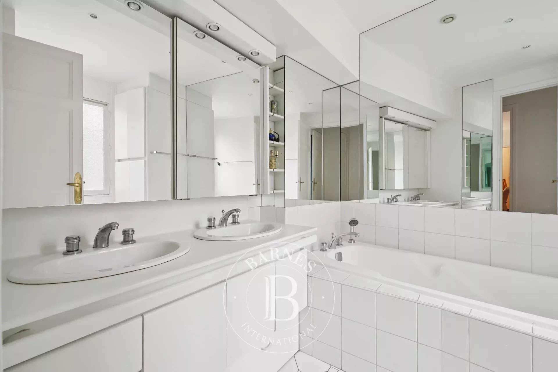 Paris  - Apartment 2 Bedrooms - picture 9