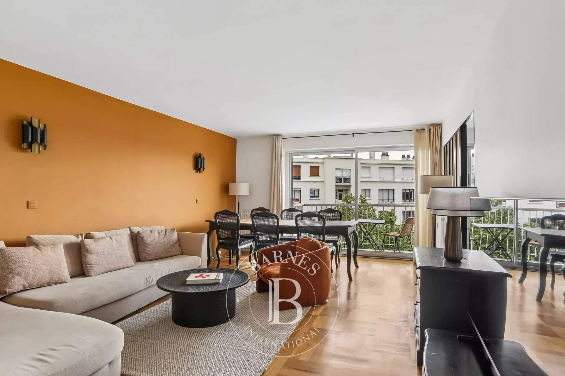 Paris  - Appartement 4 Pi&egrave;ces 2 Chambres - picture 1