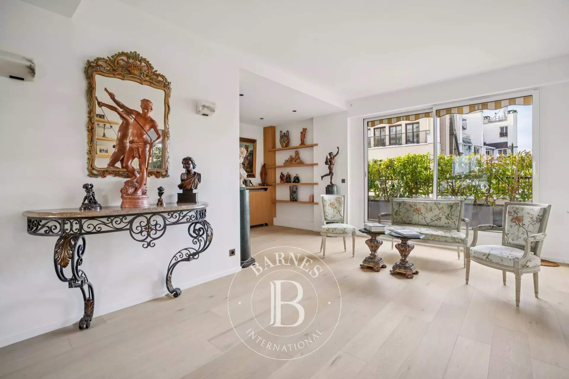 Paris  - Appartement 3 Pi&egrave;ces 2 Chambres - picture 2