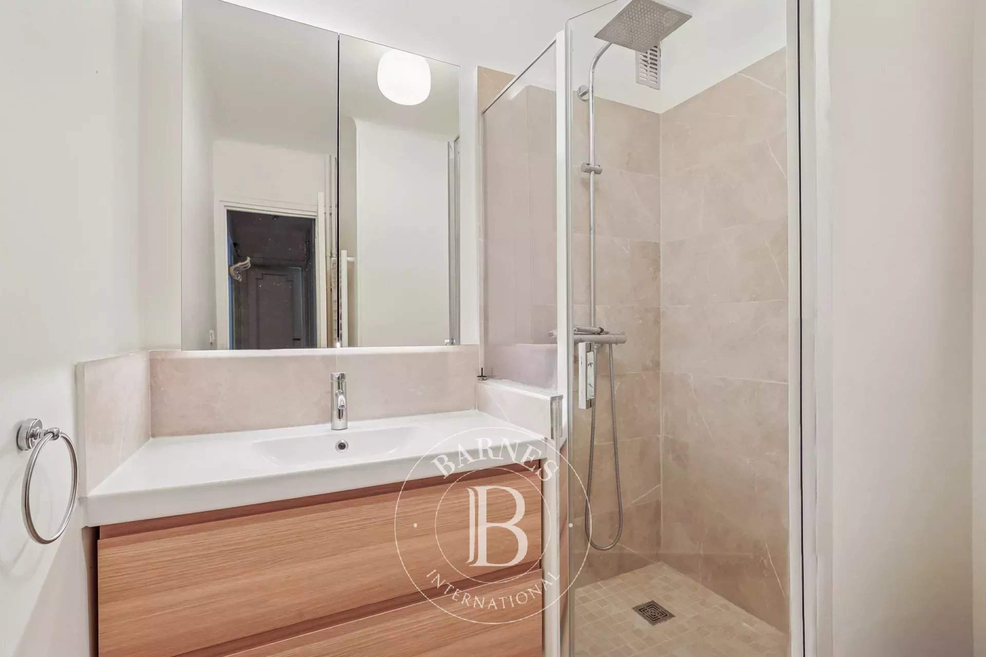 Paris  - Apartment 2 Bedrooms - picture 8