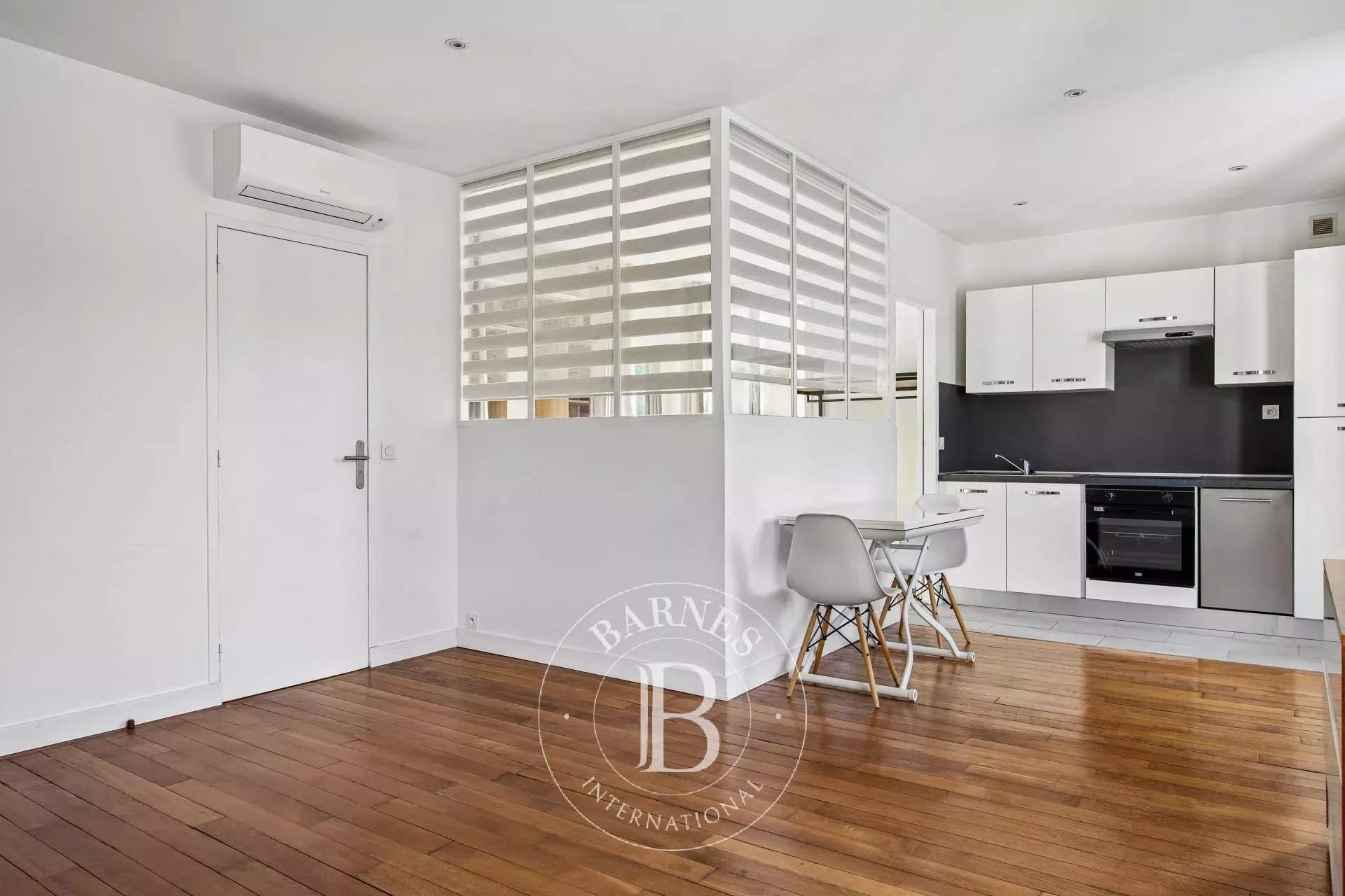 Paris  - Appartement 2 Pi&egrave;ces, 1 Chambre - picture 2