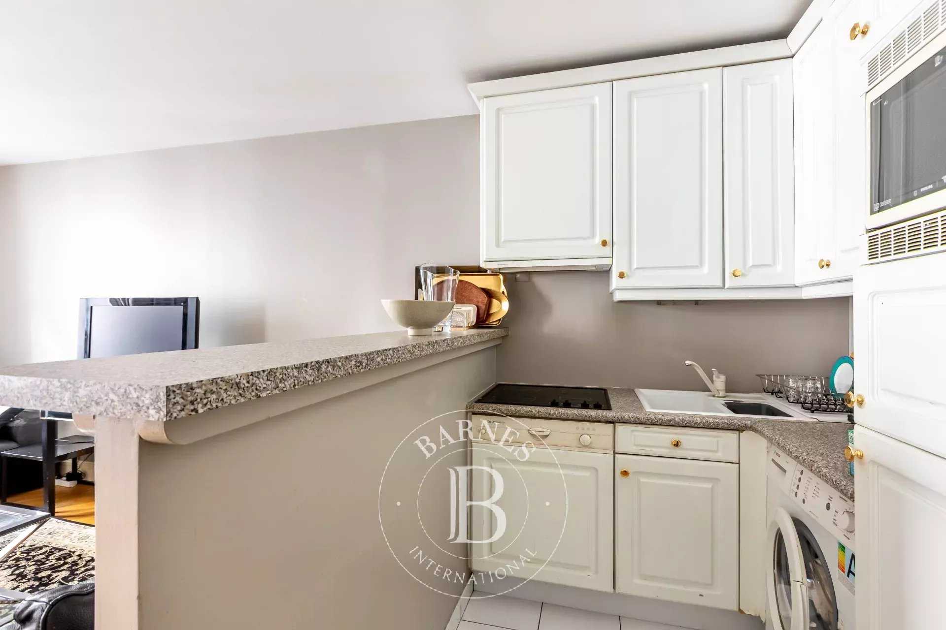 Paris  - Appartement 4 Pi&egrave;ces 2 Chambres