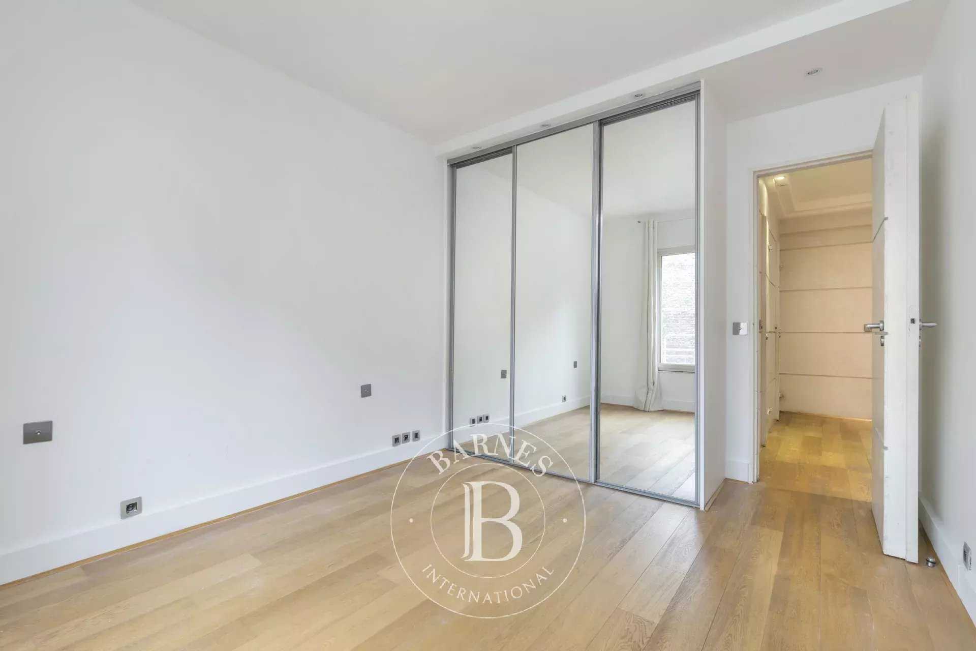 Paris  - Appartement 3 Pièces 2 Chambres