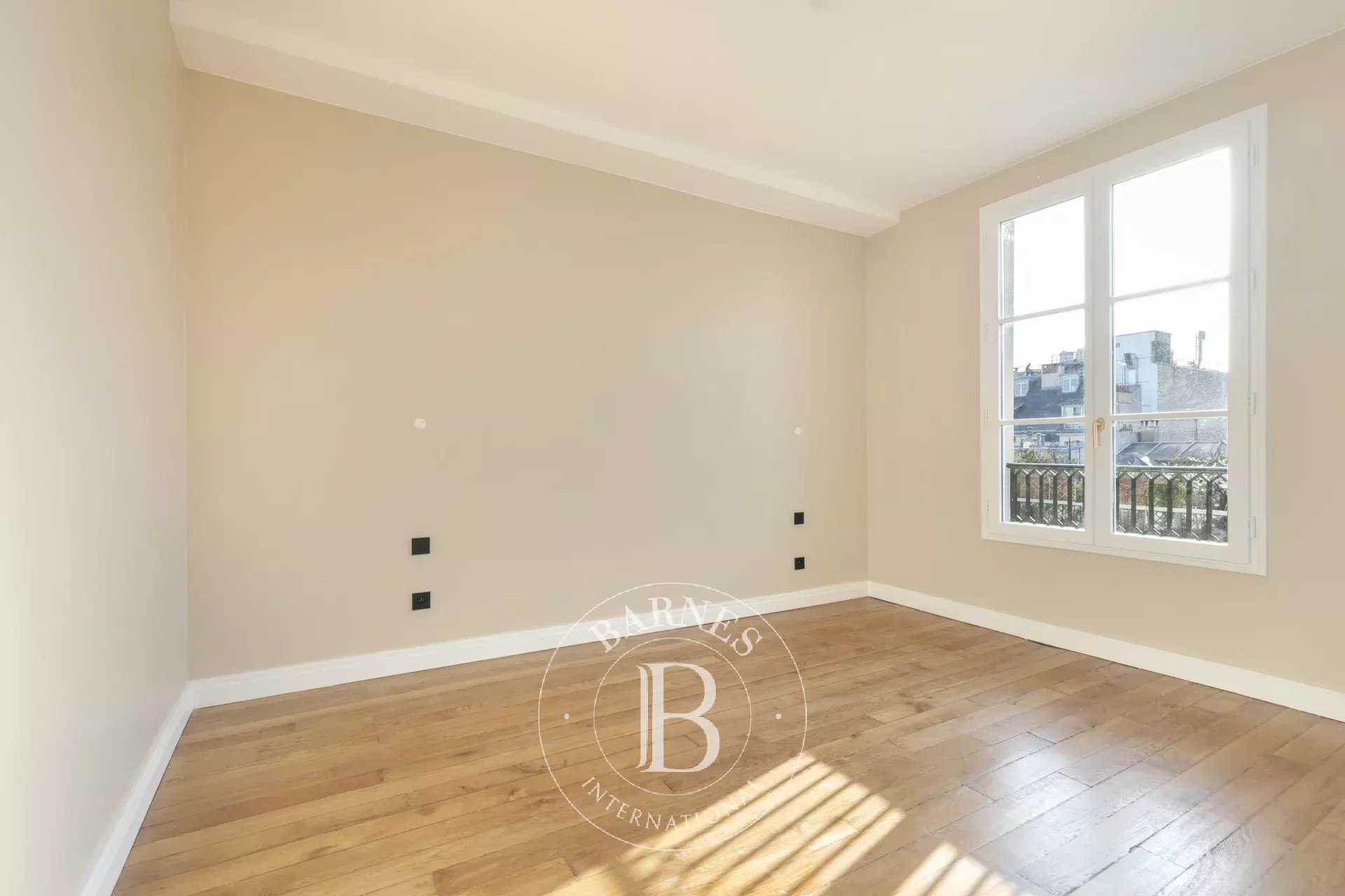 Paris  - Appartement 3 Pi&egrave;ces 2 Chambres