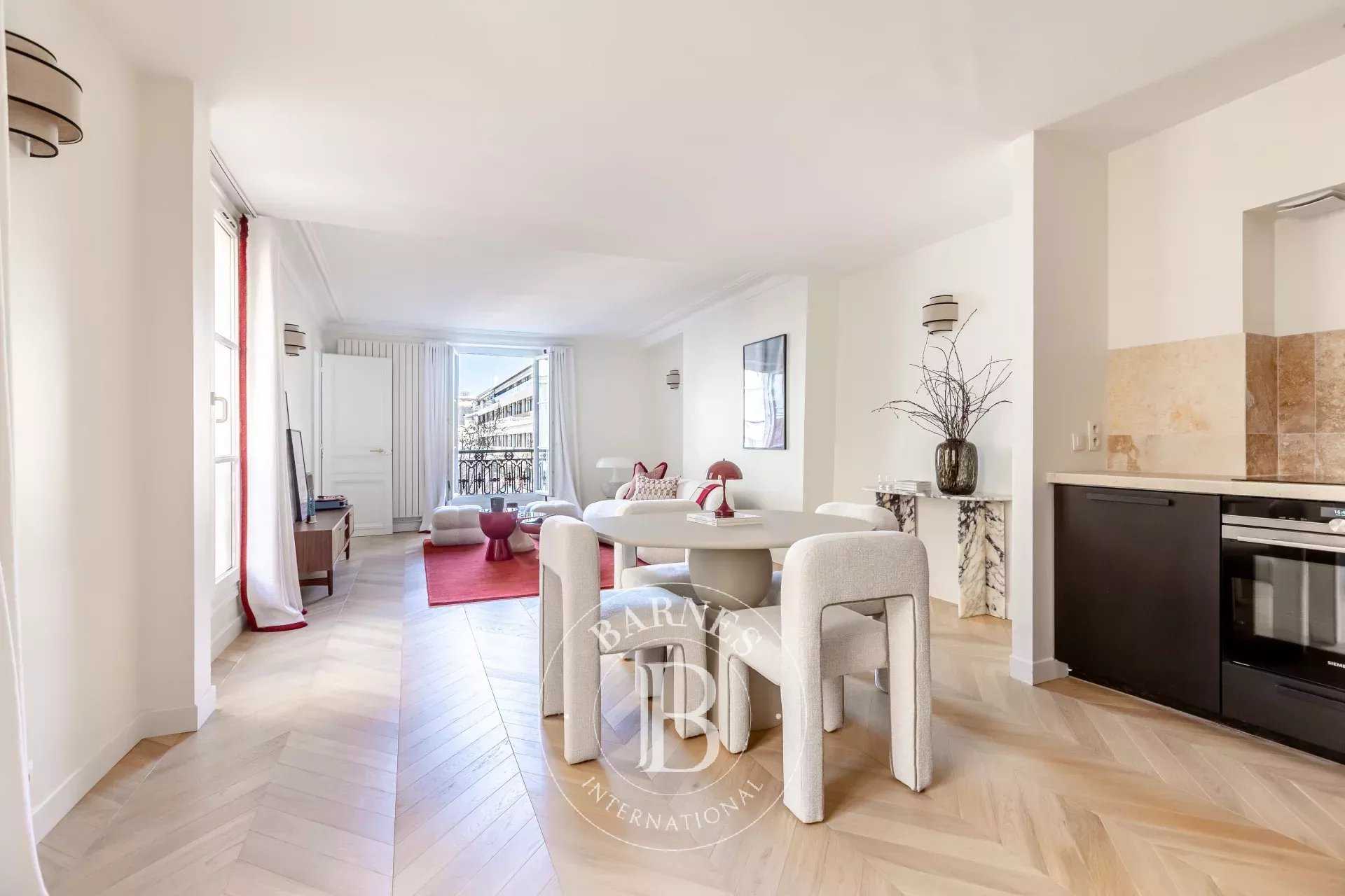 Paris  - Appartement 3 Pi&egrave;ces 2 Chambres