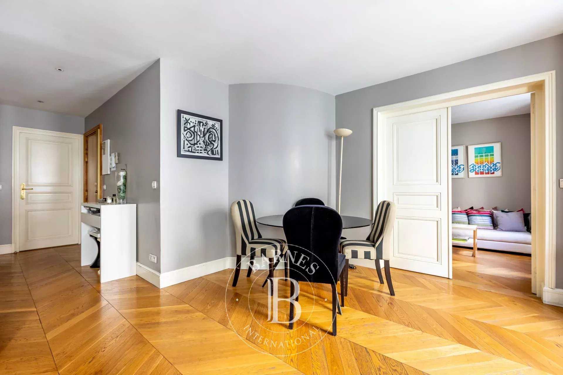 Paris  - Appartement 4 Pi&egrave;ces 2 Chambres