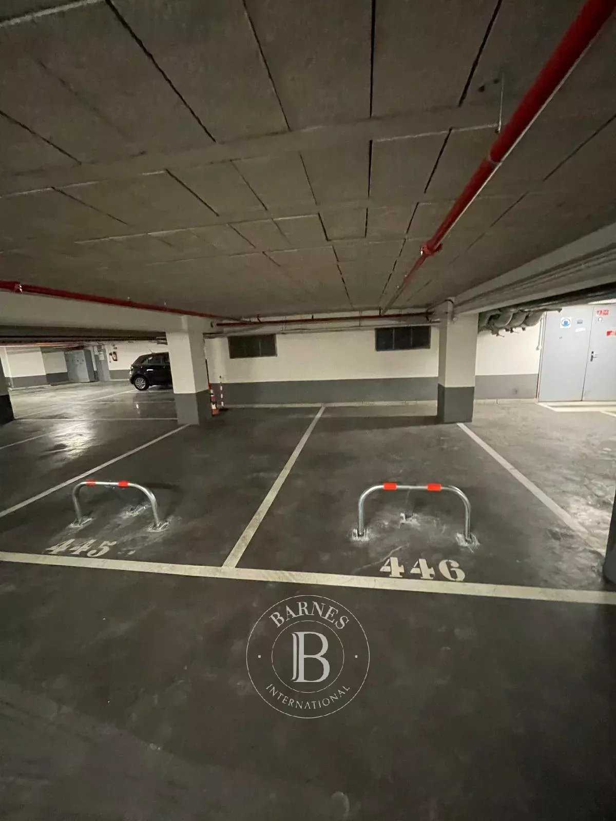 Paris  - Parking 