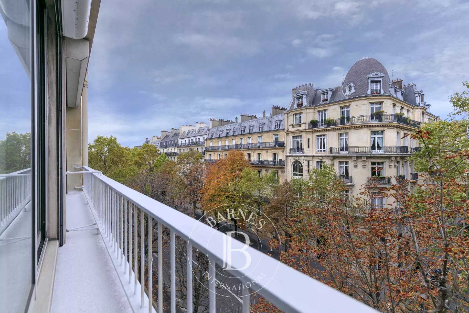Paris  - Appartement 3 Pièces 2 Chambres