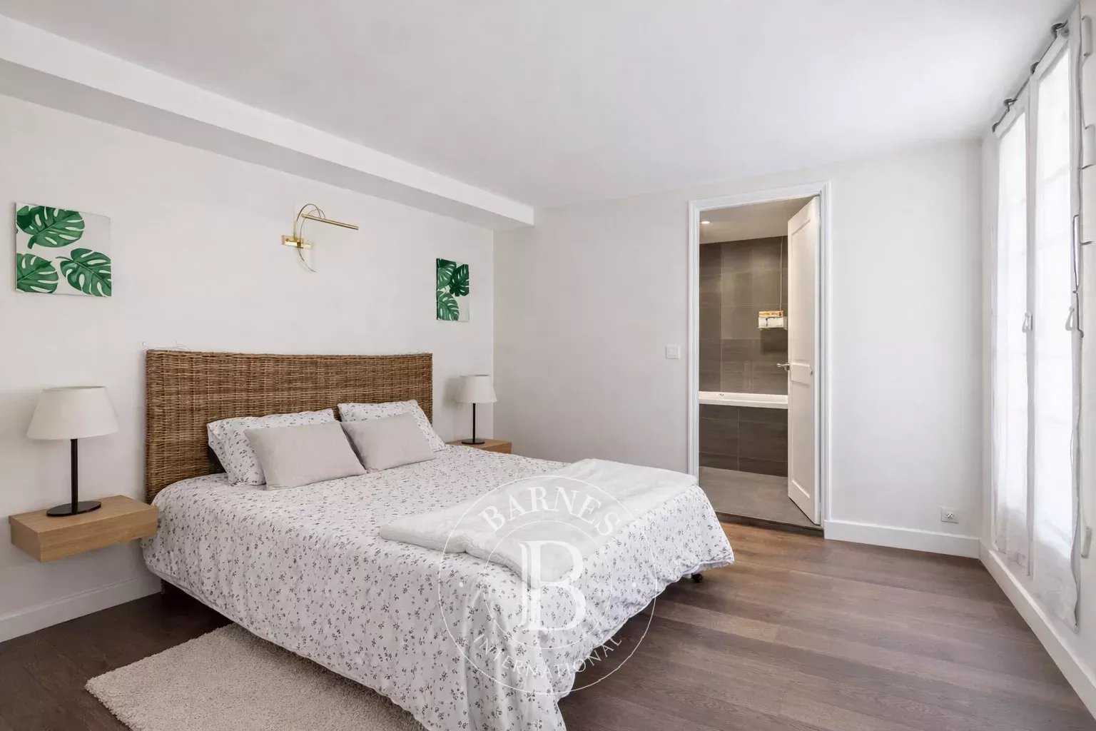 Paris  - Appartement 3 Pi&egrave;ces 2 Chambres