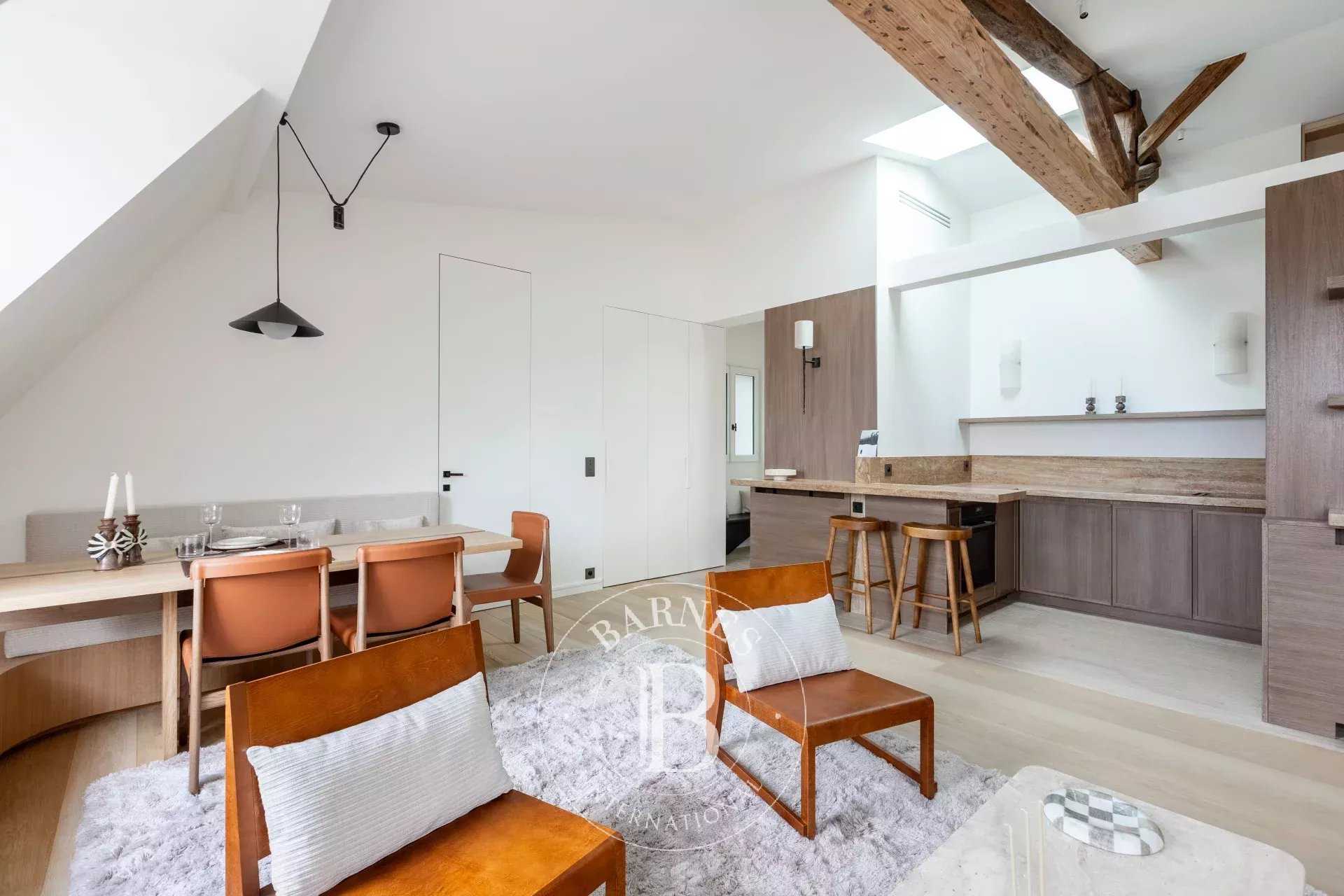 Paris  - Appartement 4 Pi&egrave;ces 2 Chambres