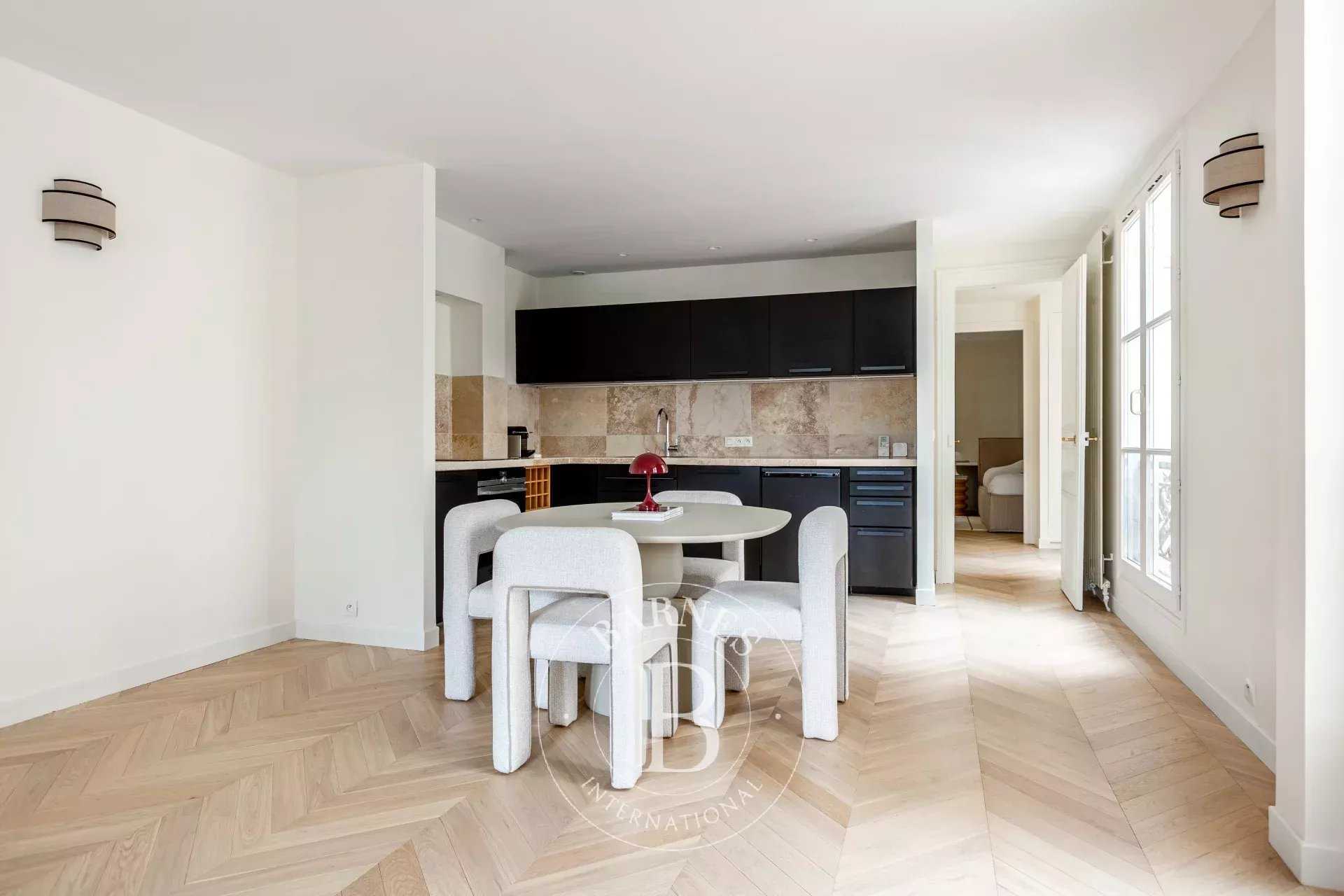 Paris  - Appartement 3 Pi&egrave;ces 2 Chambres